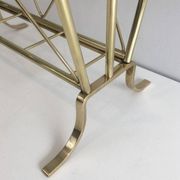 Porte-revues de style néoclassique en laiton et tablette en verre de la Maison Jansen
