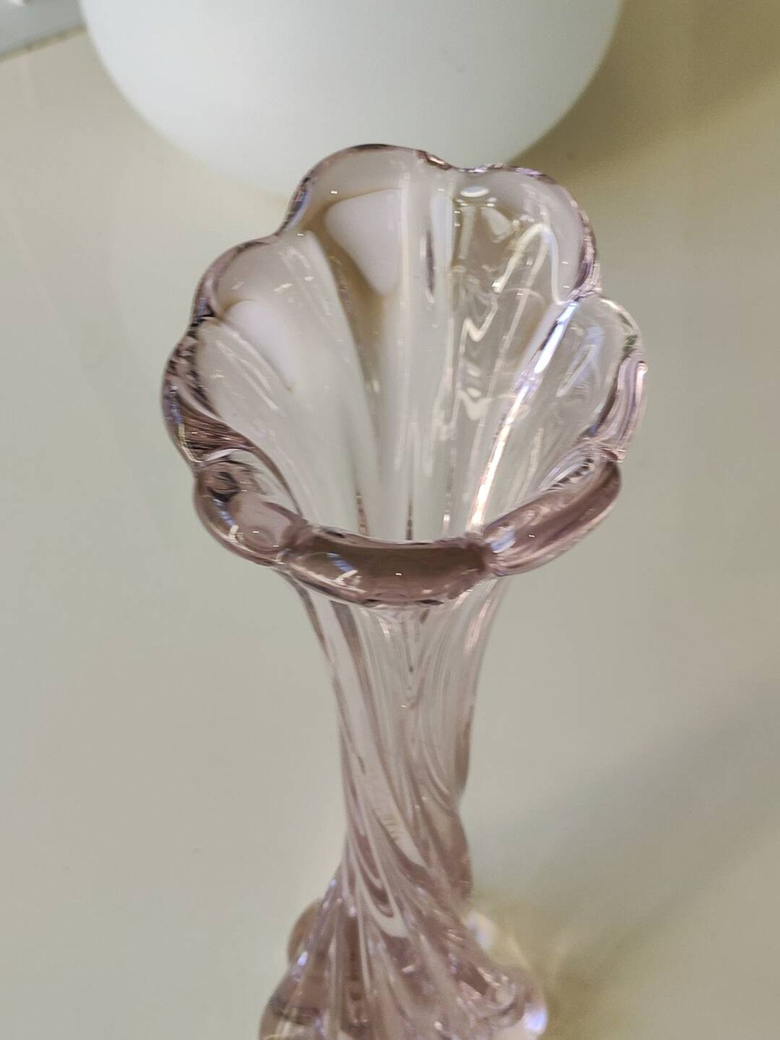 Grand Vase Design floral. En verre d Art soufflé Murano. Tons roses, 30,5cm