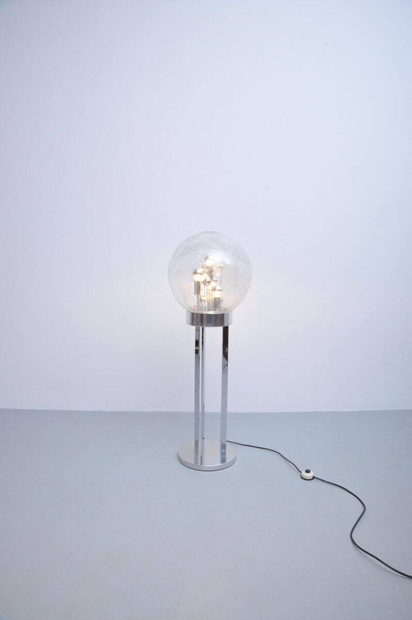 Lampe de sol Sputnik en chrome par Doria Leuchten, années 1970.