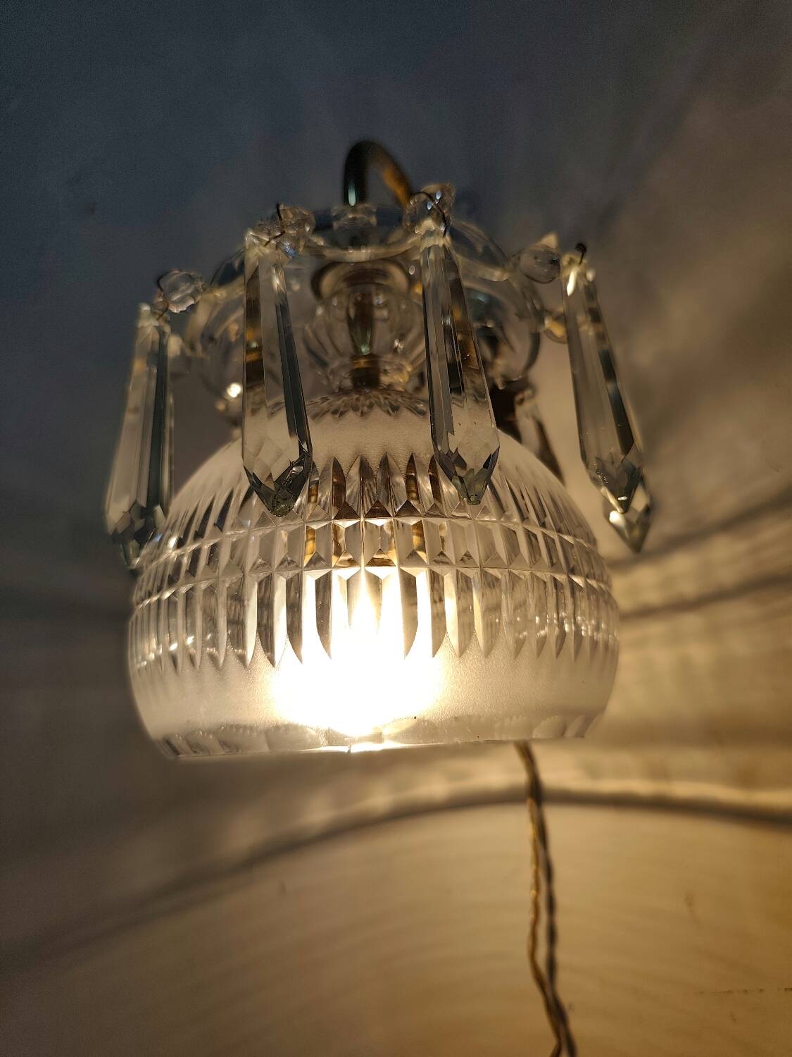 Aplique de pared de cristal. España, 1950s.