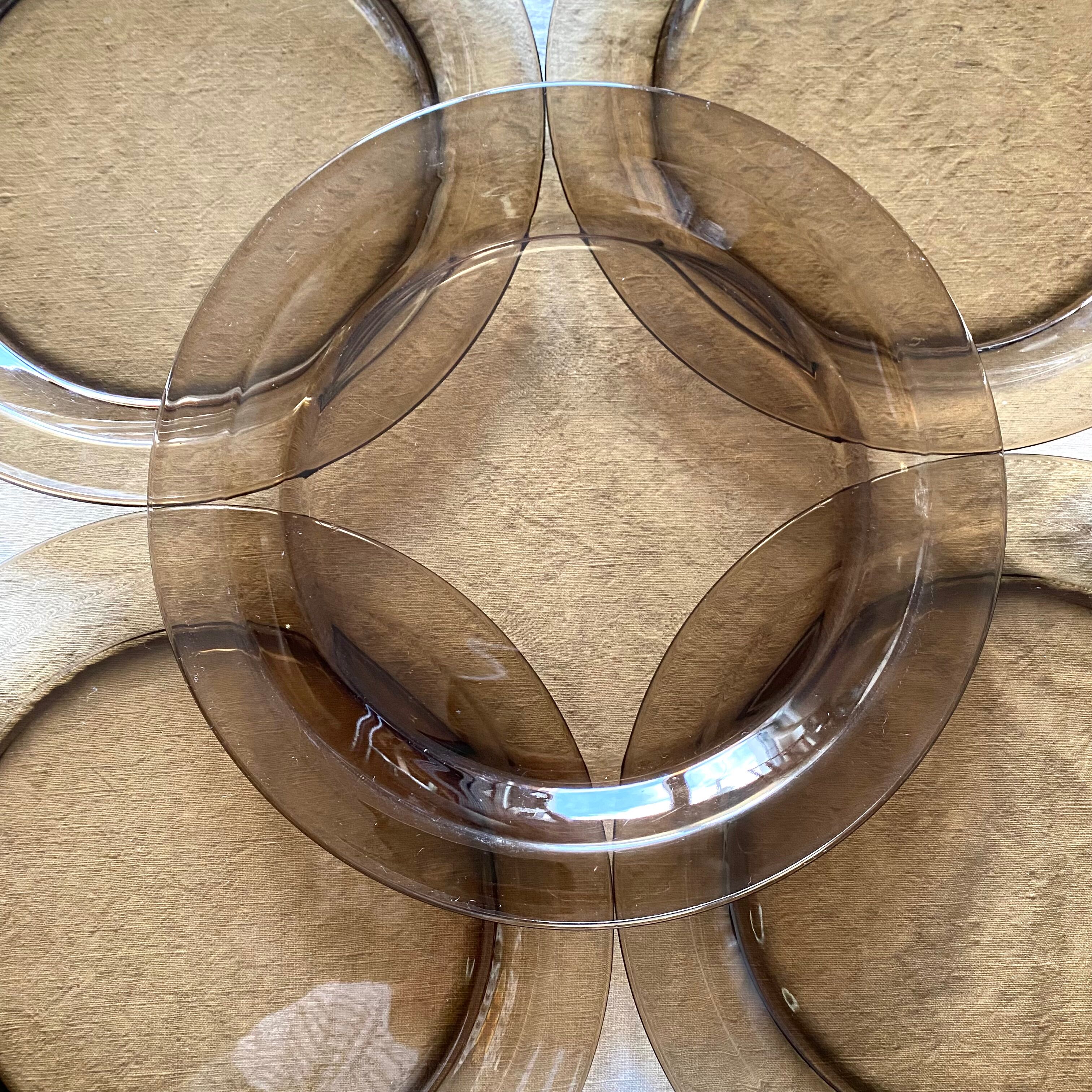 Assiettes plates Vereco en verre fumé