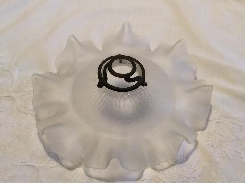 Old suspension in 1960s glass depoli fixture