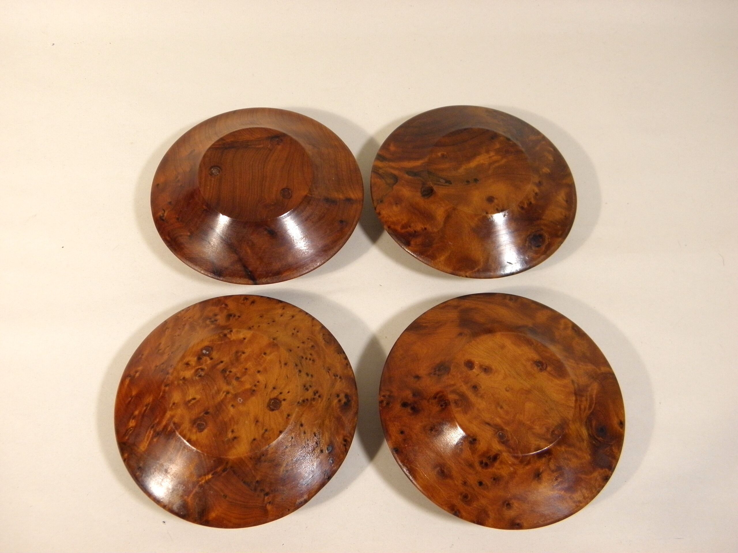 Lot of 4 candlesticks in thuya magnifying glass