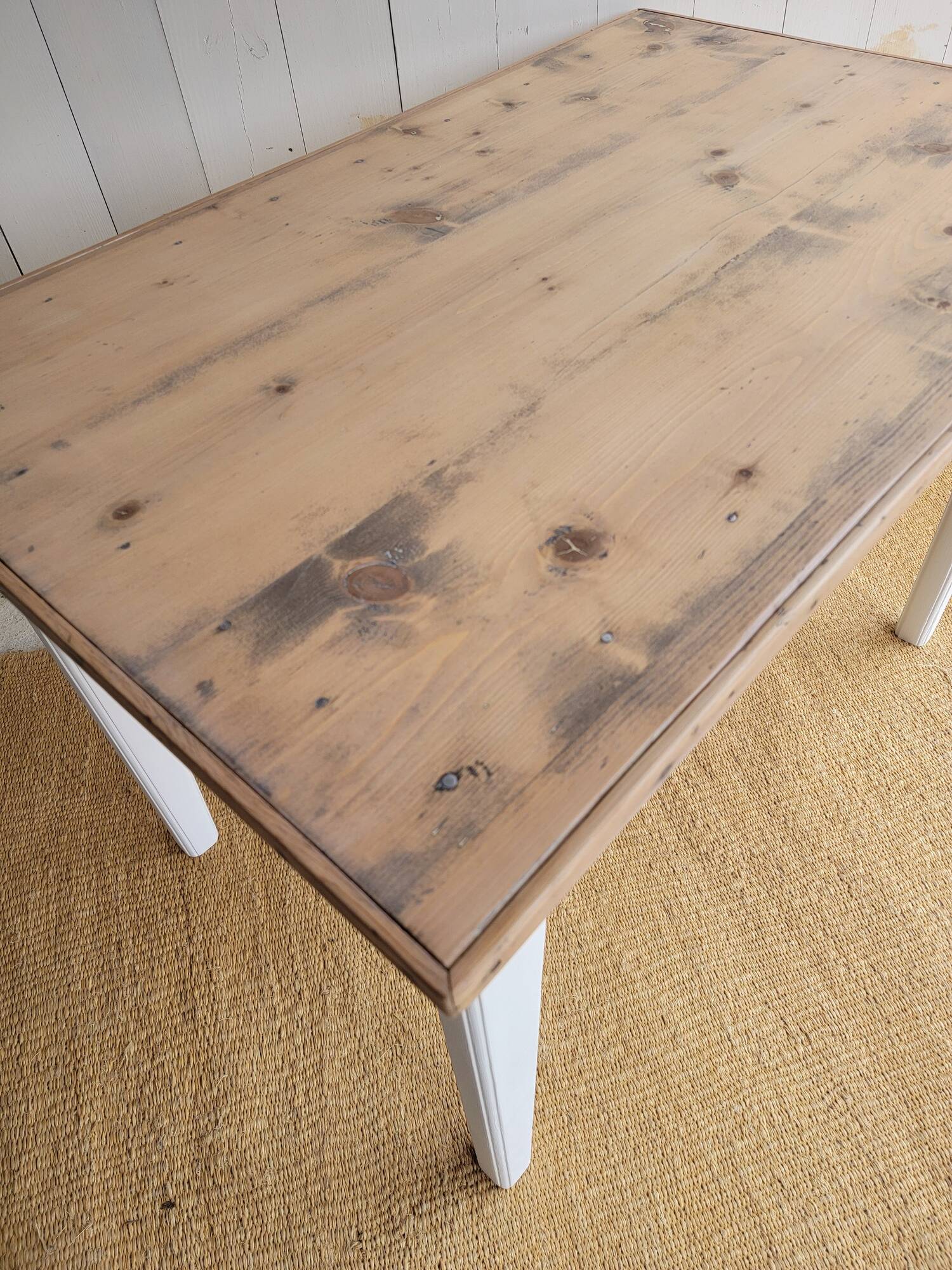 Rectangular wooden dining table - 4/6 people