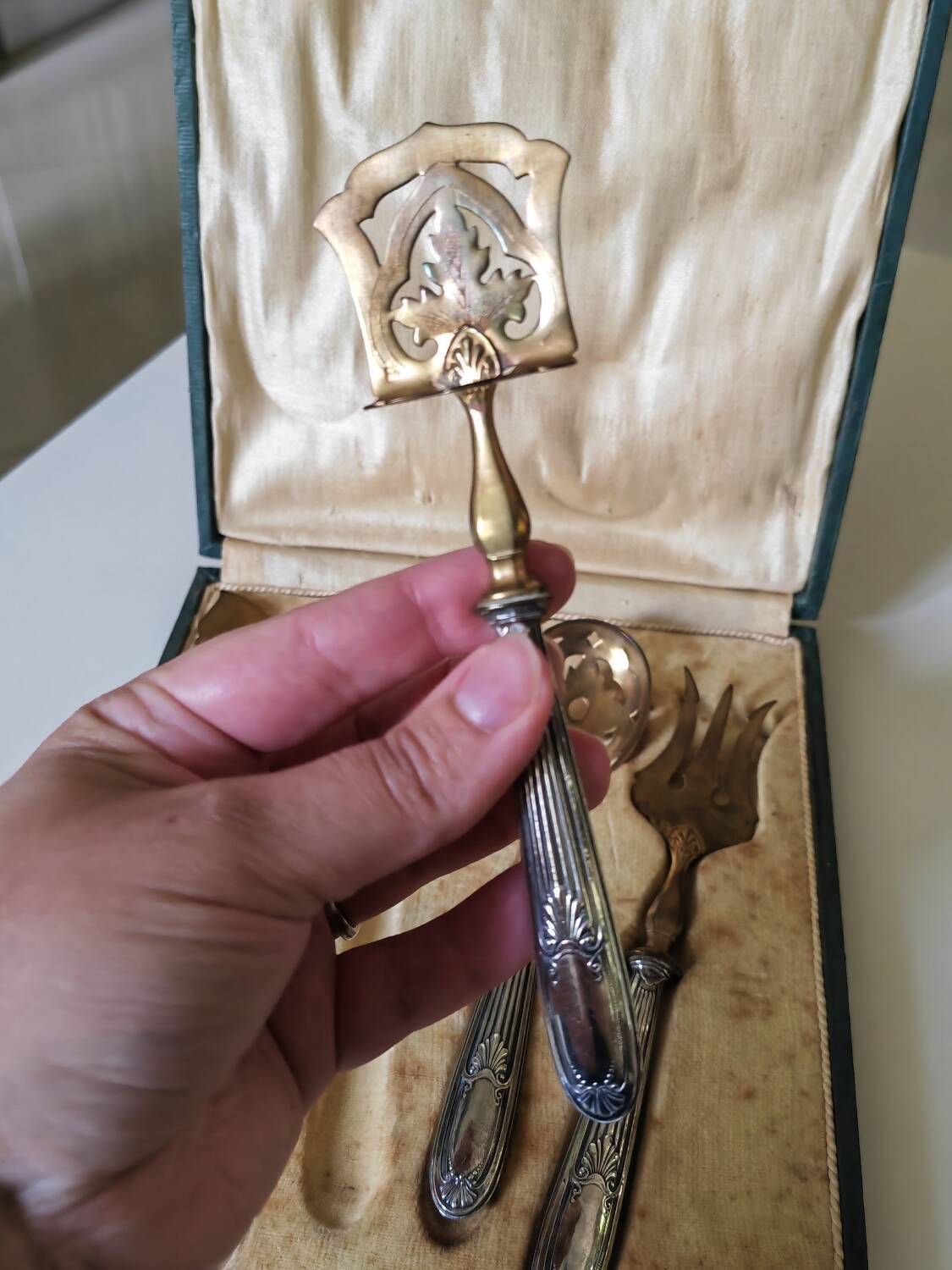 Cutlery box for sweet treats