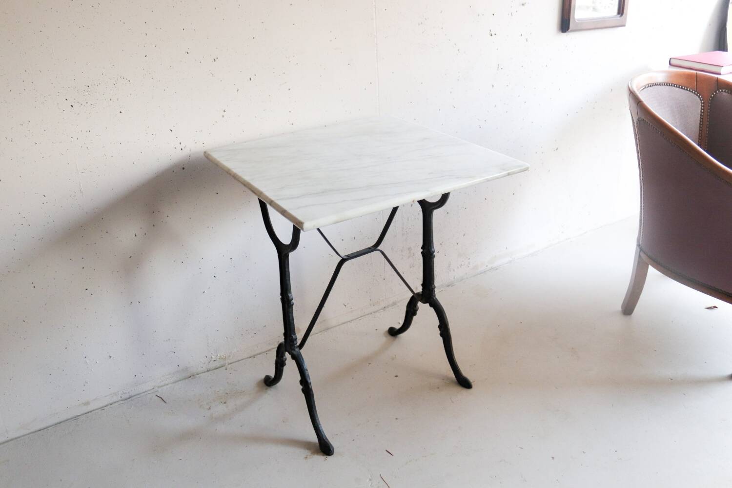 Square bistro table in white marble and cast iron
