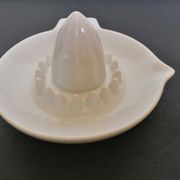 Presse agrume porcelaine blanche ancienne