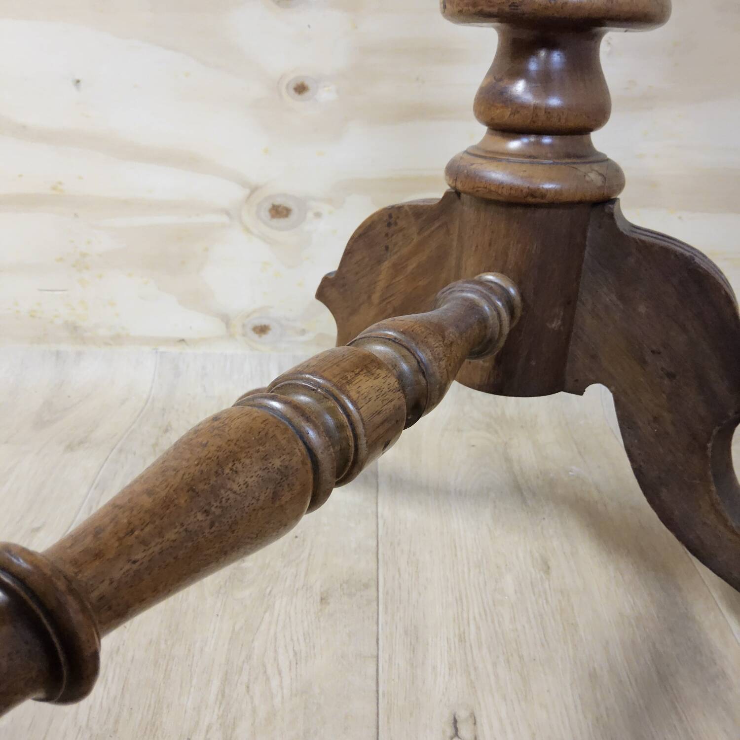 Antique walnut sewing table (19th century) Biedermeier side table