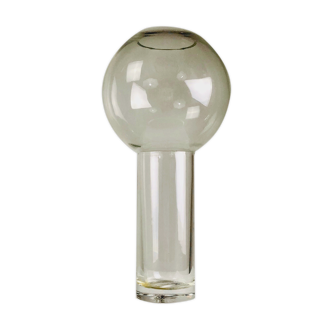 A modernist vase in clear glass.