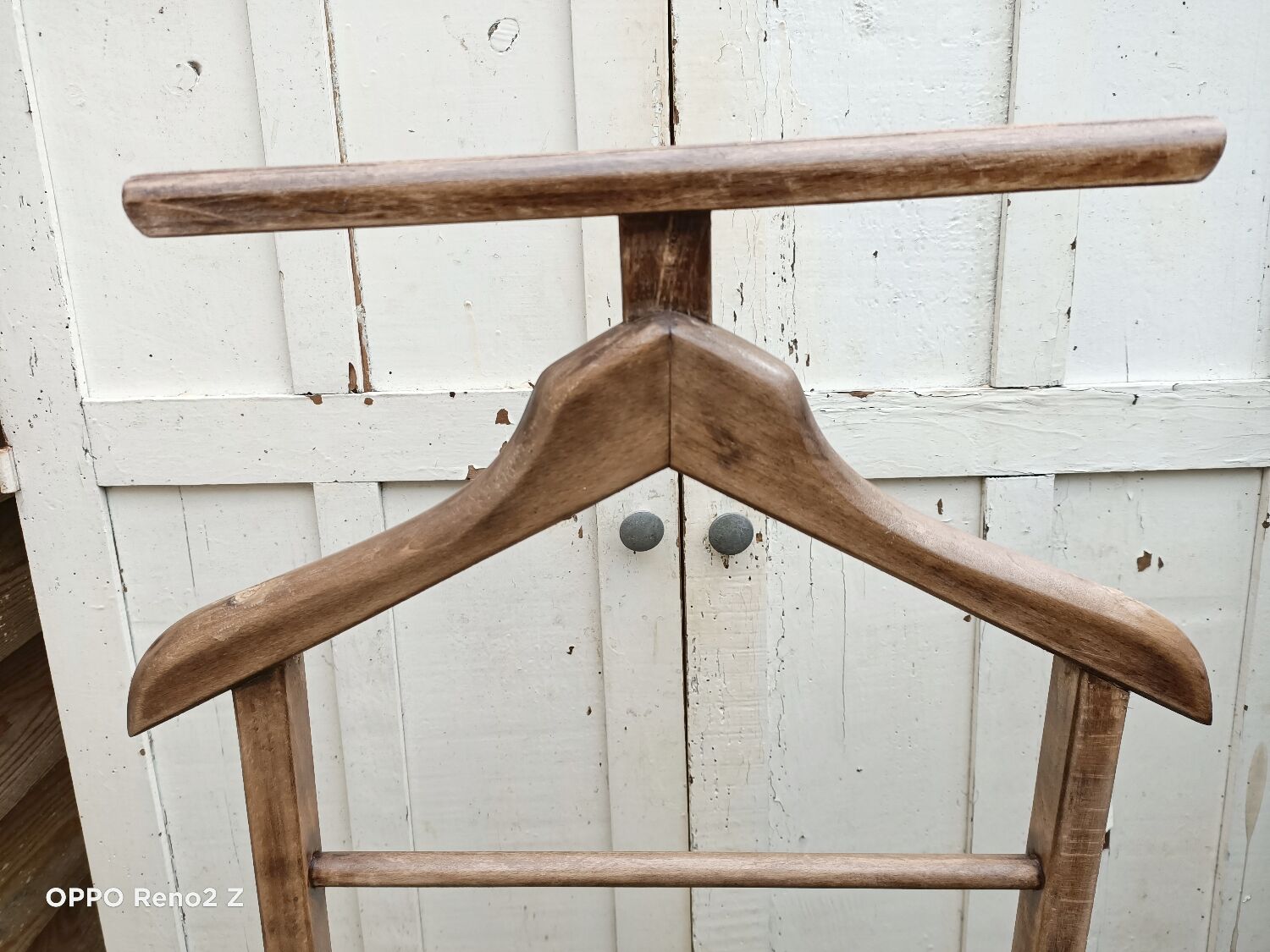Valet en bois patiné