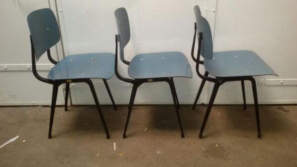 Chaises Revolt par Friso Kramer pour Ahrend de Cirkel, 1954