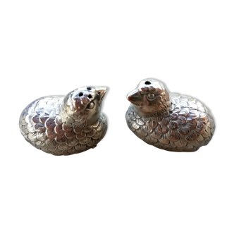 Pair of pepper salt birds