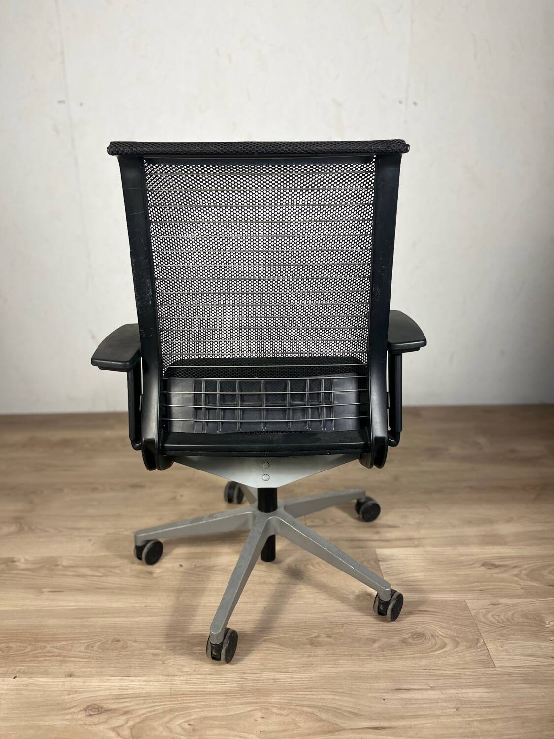 Steelcase v1 Think Ergonomic Chair - Black Grey