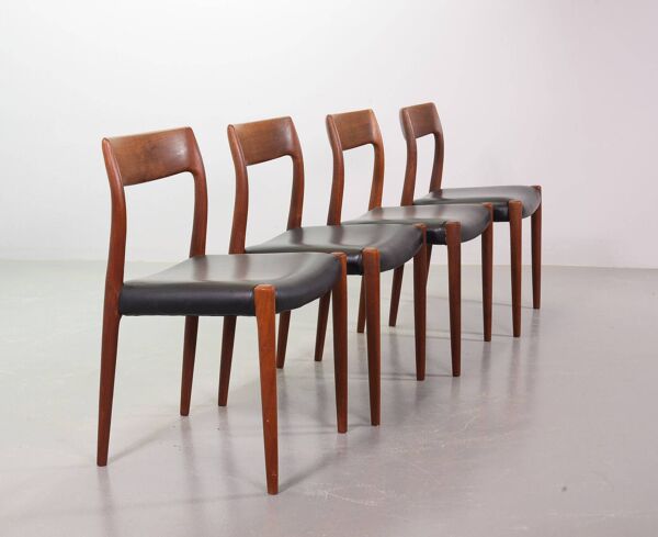 Chaises de salle à manger Niels Otto Moller en teck et cuir noir, modèle 77