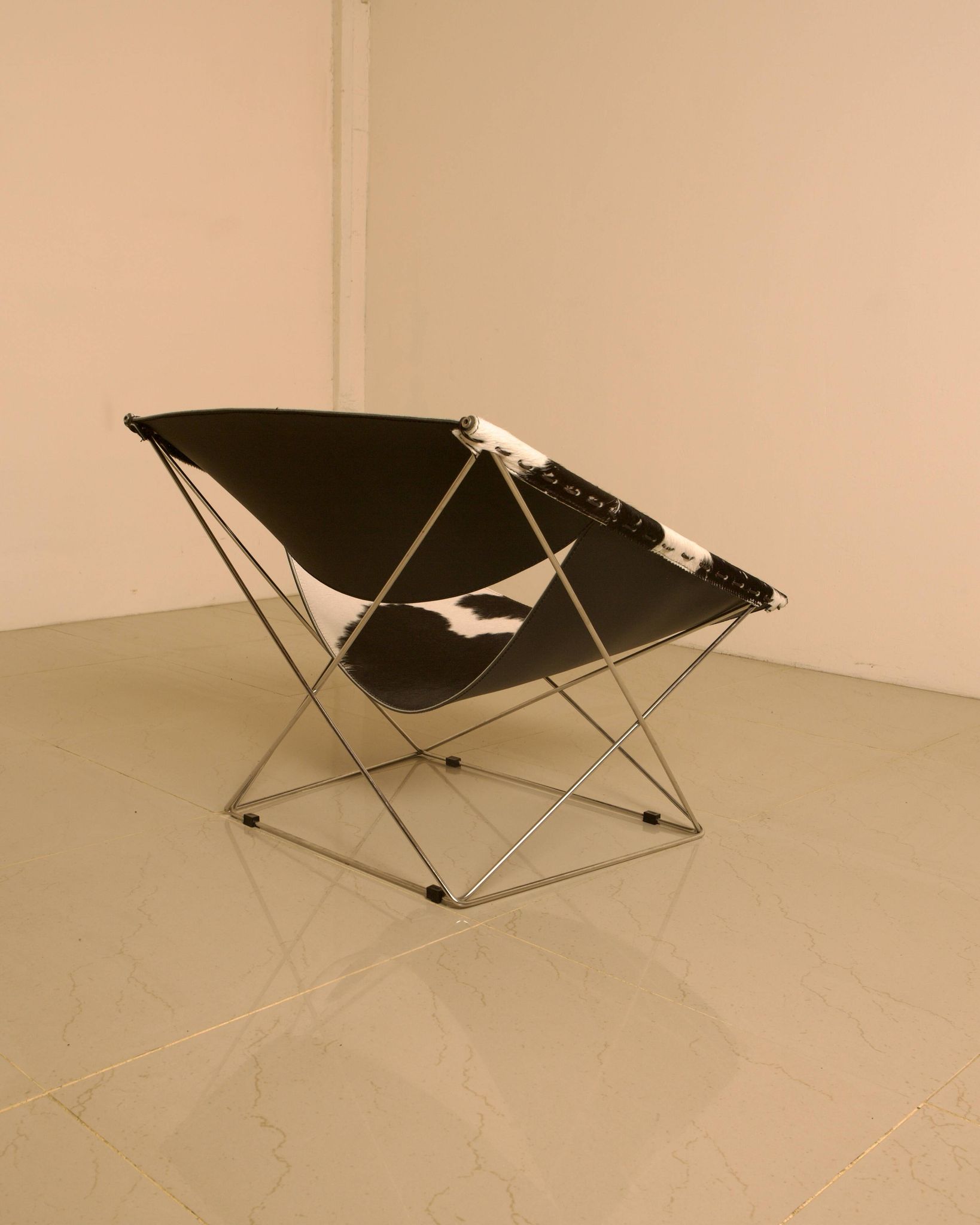 F675 "Butterfly" armchair in cowhide leather by Pierre Paulin for Artifort