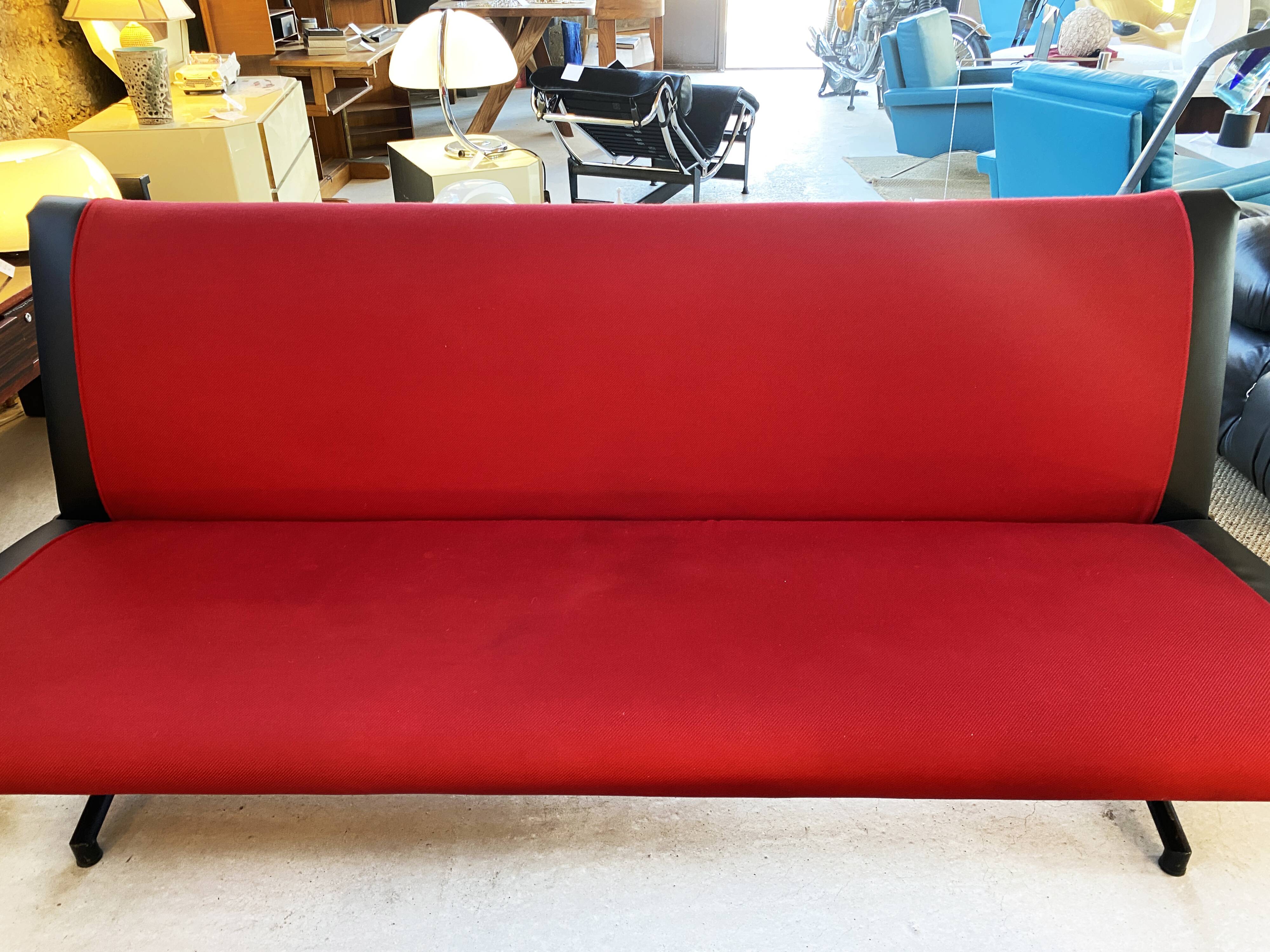 Osvaldo Borsani D70 Tecno sofa, 1960 Limited edition