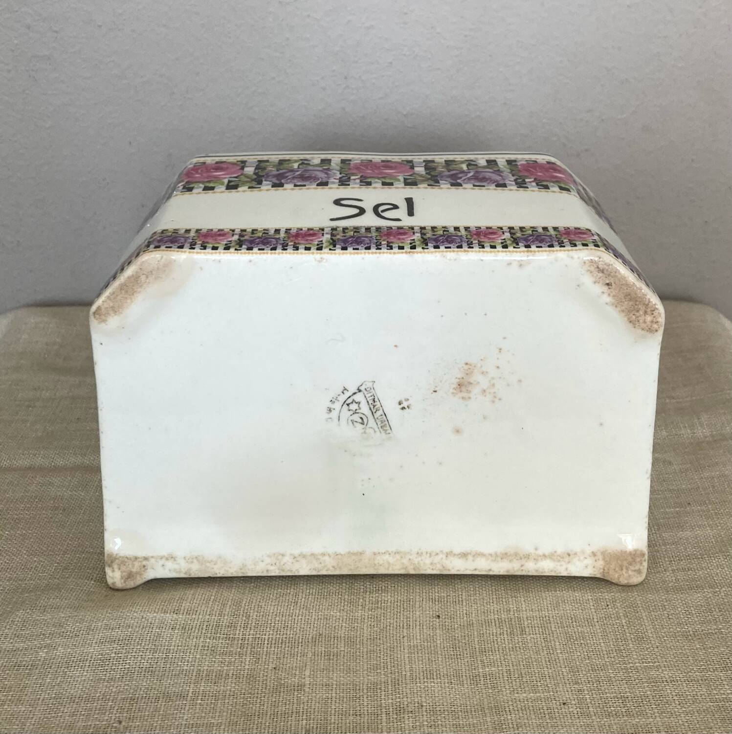 Earthenware salt cellar with rose decoration, made in Czechoslovakia, early 20th century