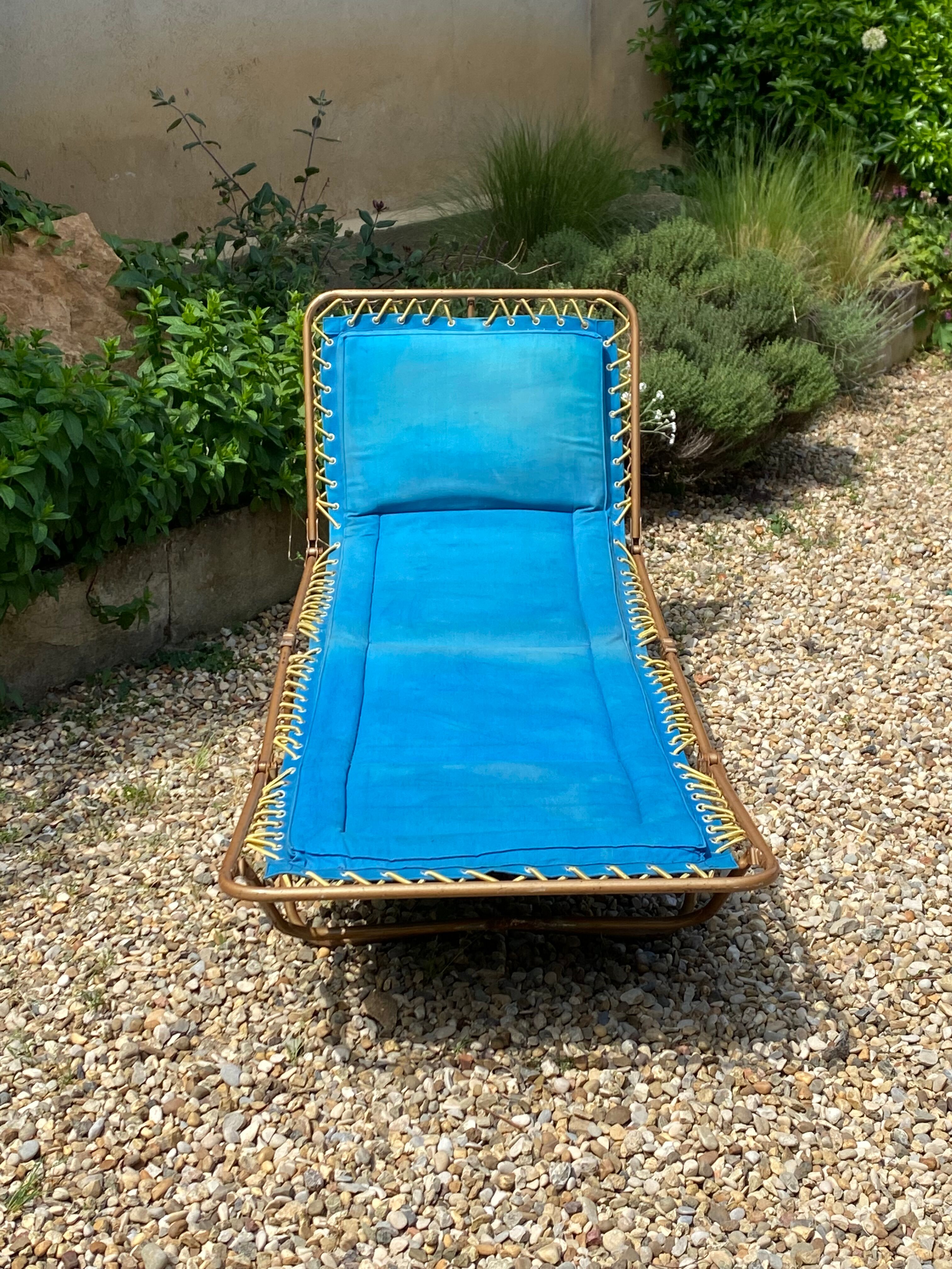 Camp bed or folding deckchair