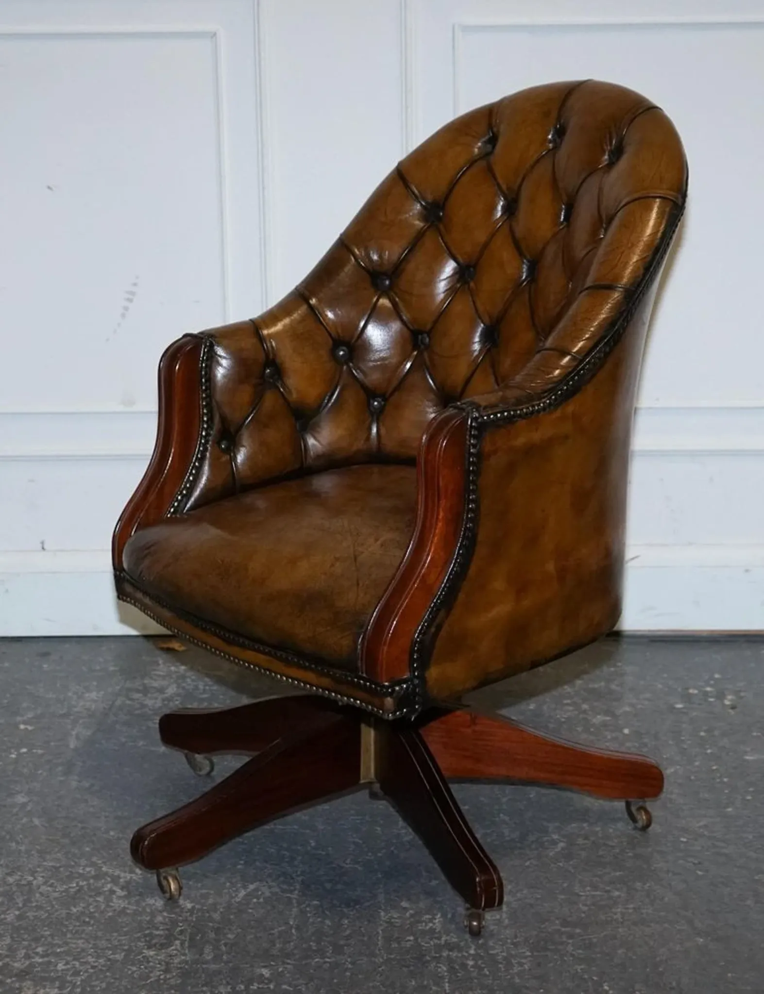 Antique Chesterfield Office Chair in Hand-Dyed Leather in Georgian Style