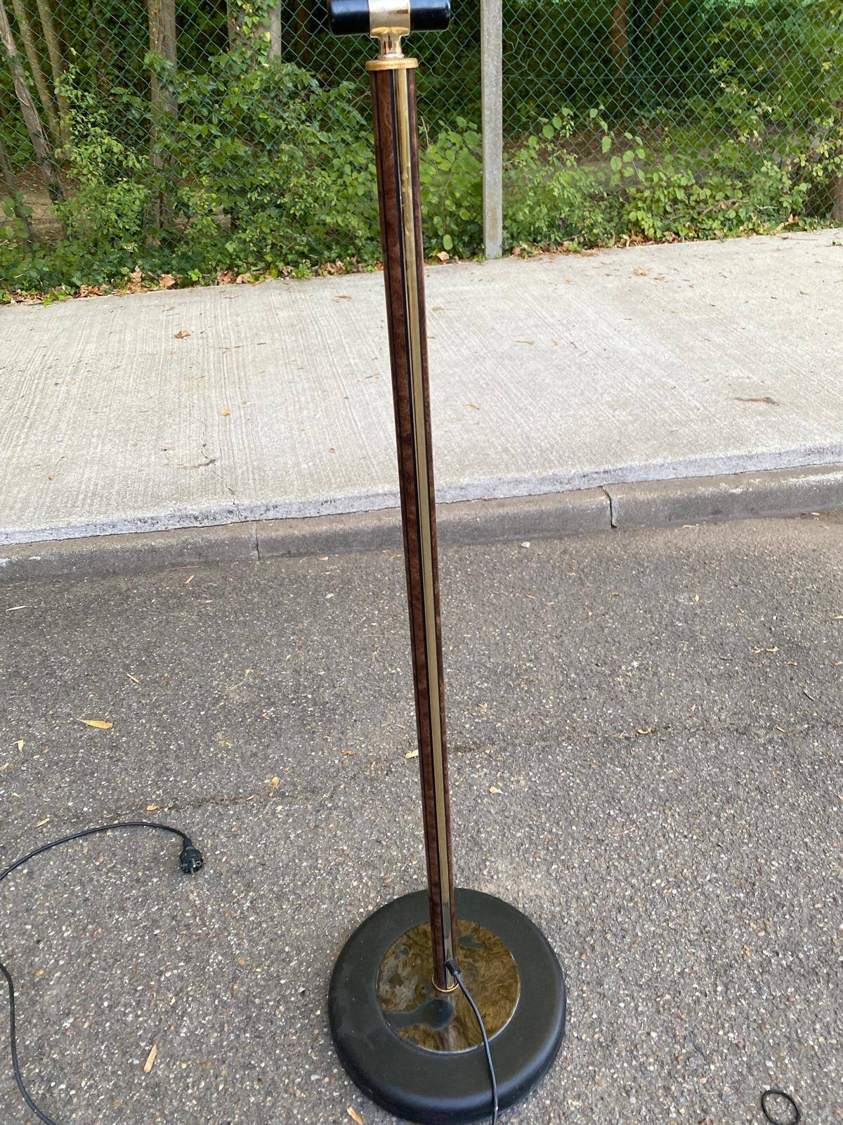 Vintage Italian floor lamp Zid (1996) in Loup & Brass finish with dimmer.