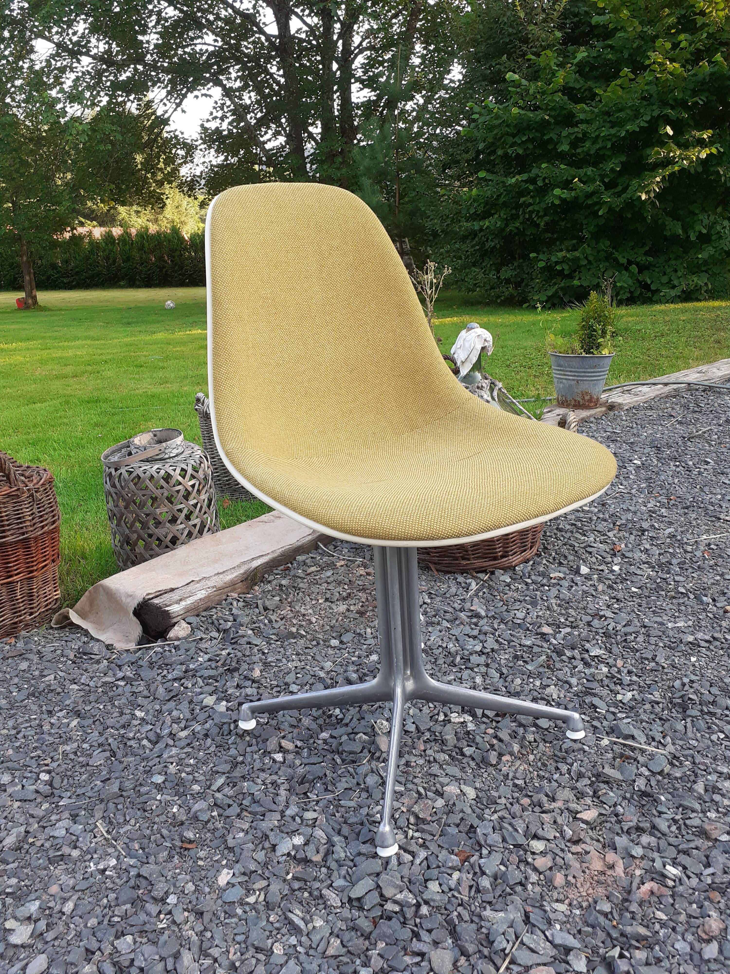 Chaise la Fonda de Charles et Ray Eames édition Hermann Miller