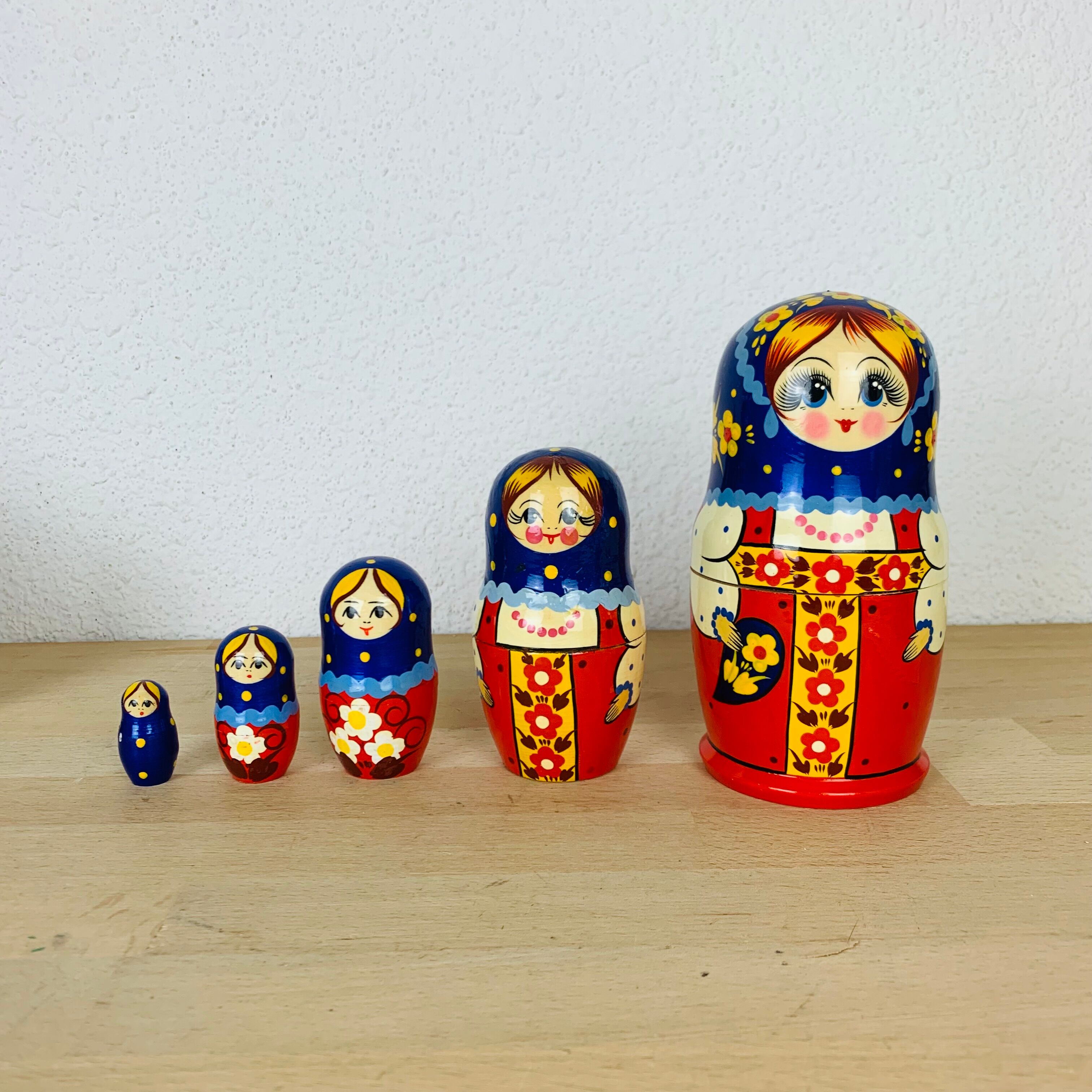 2 Russian dolls Matryoshka painted wood