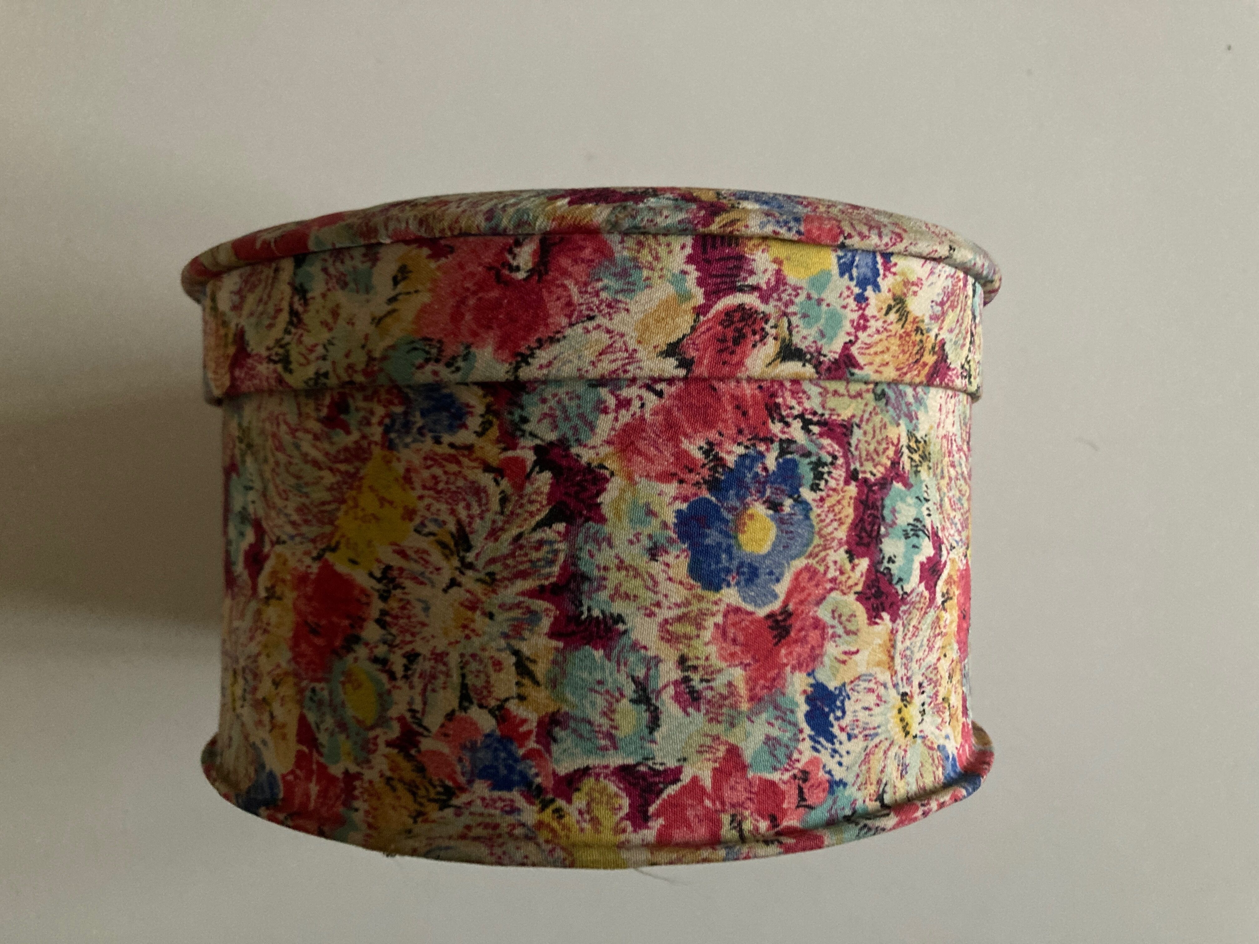 Box le bon marché 1940 with flowers