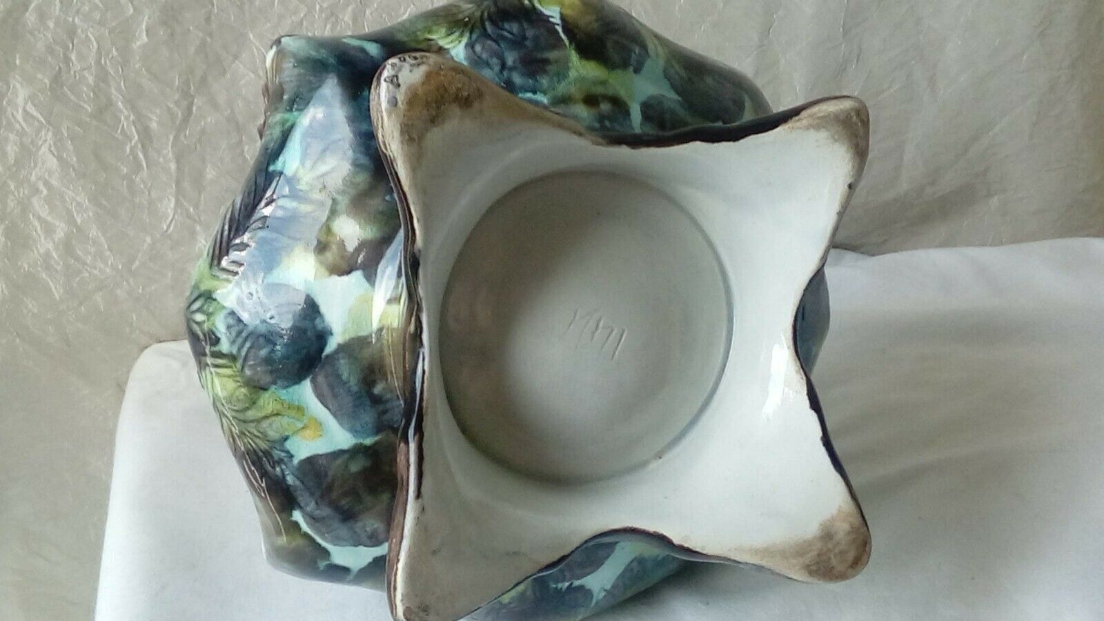 POT COVER IN SLURRY ART NOUVEAU ERA