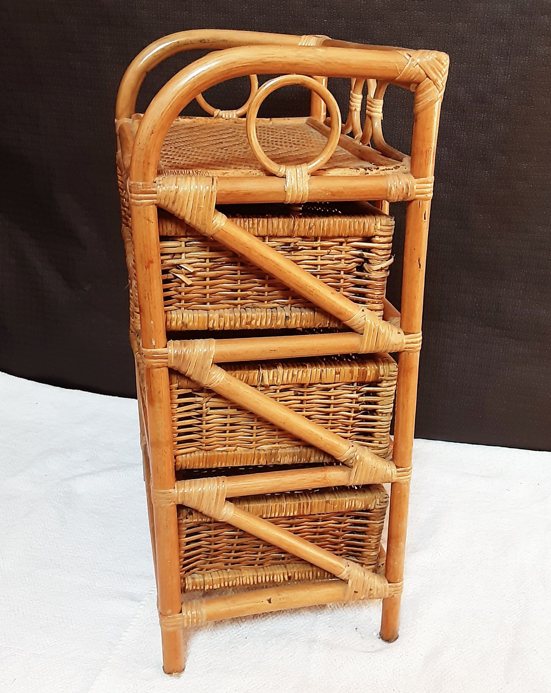 Meuble en rotin vintage
