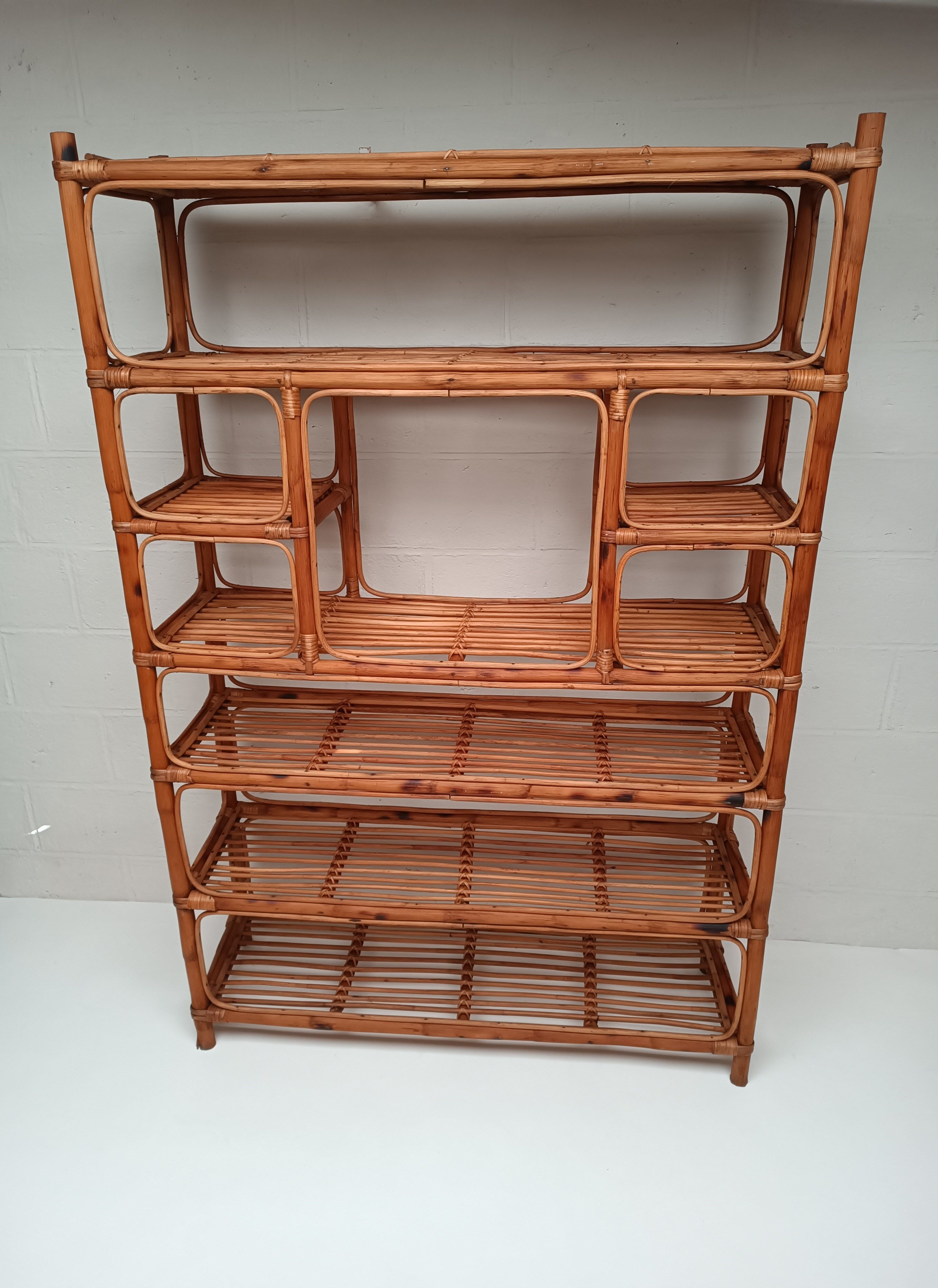 Bookcase shelf in bamboo and vintage rattan