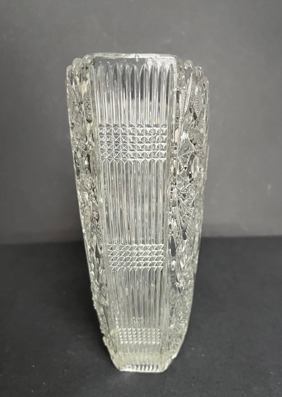 Vase vintage en verre moulé