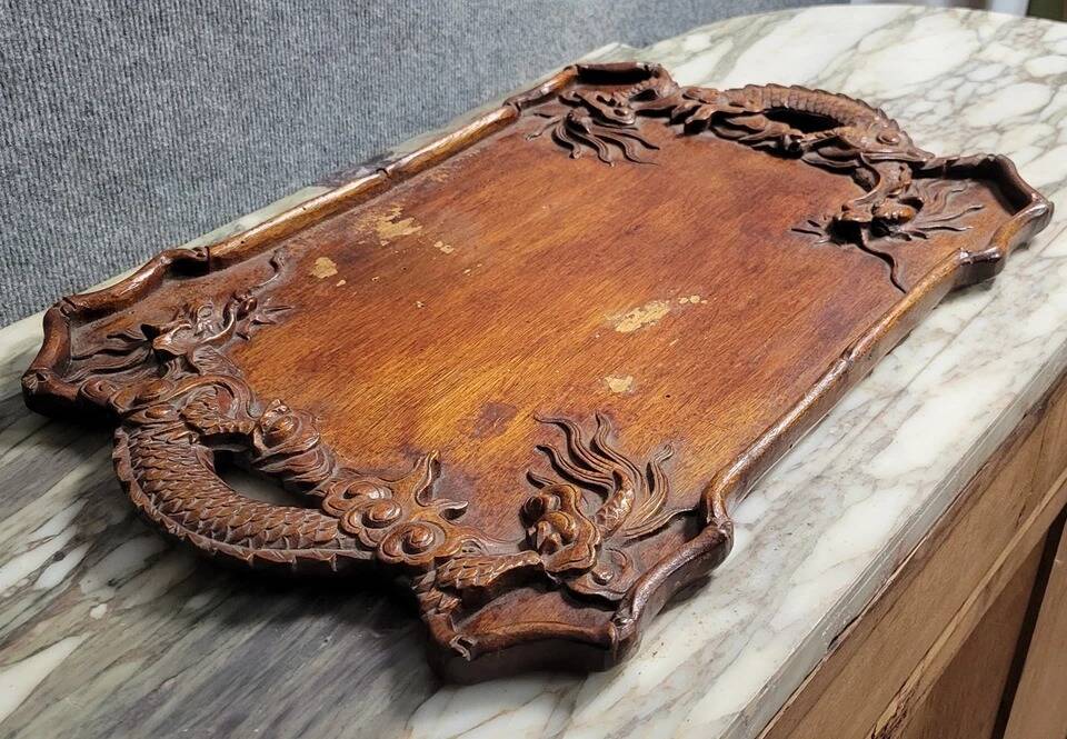 Asie Vers 1900 : plateau aux dragons en bois exotique