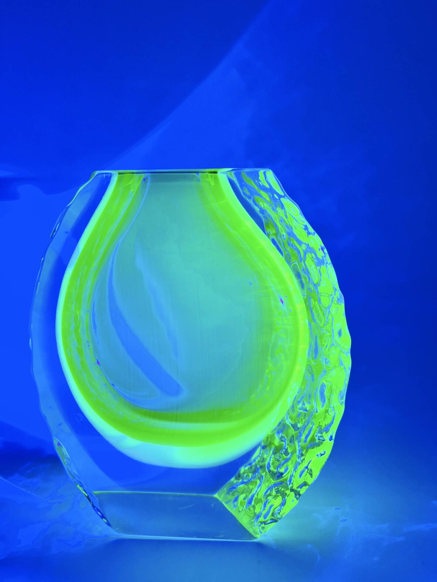 Mandruzzato Murano Sommerso Quadri-layer Outline UV Rare 70s Vase
