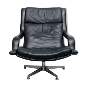 Chaise pivotante en cuir