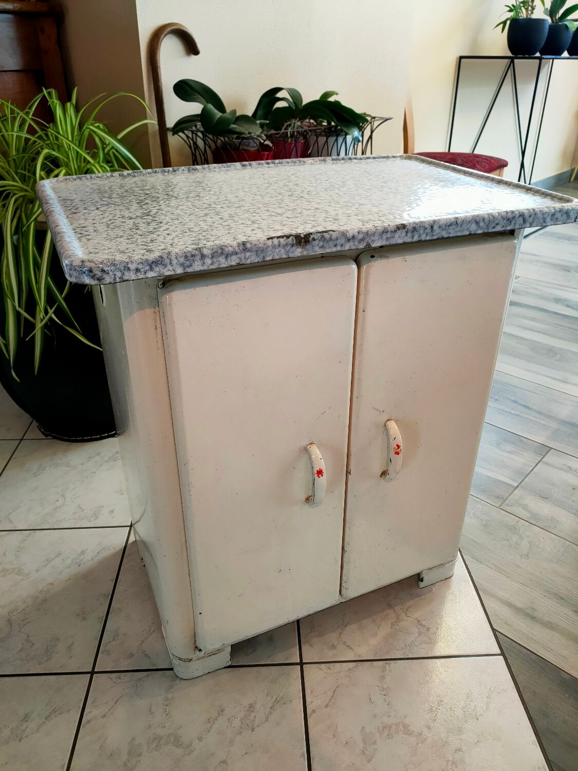 Buffet en tôle émaillée