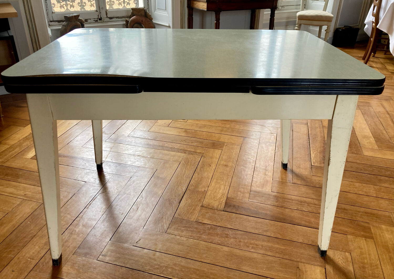 Water-green extendable Formica table