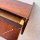 Ensemble de tables de nuit flottantes vintage en palissandre.