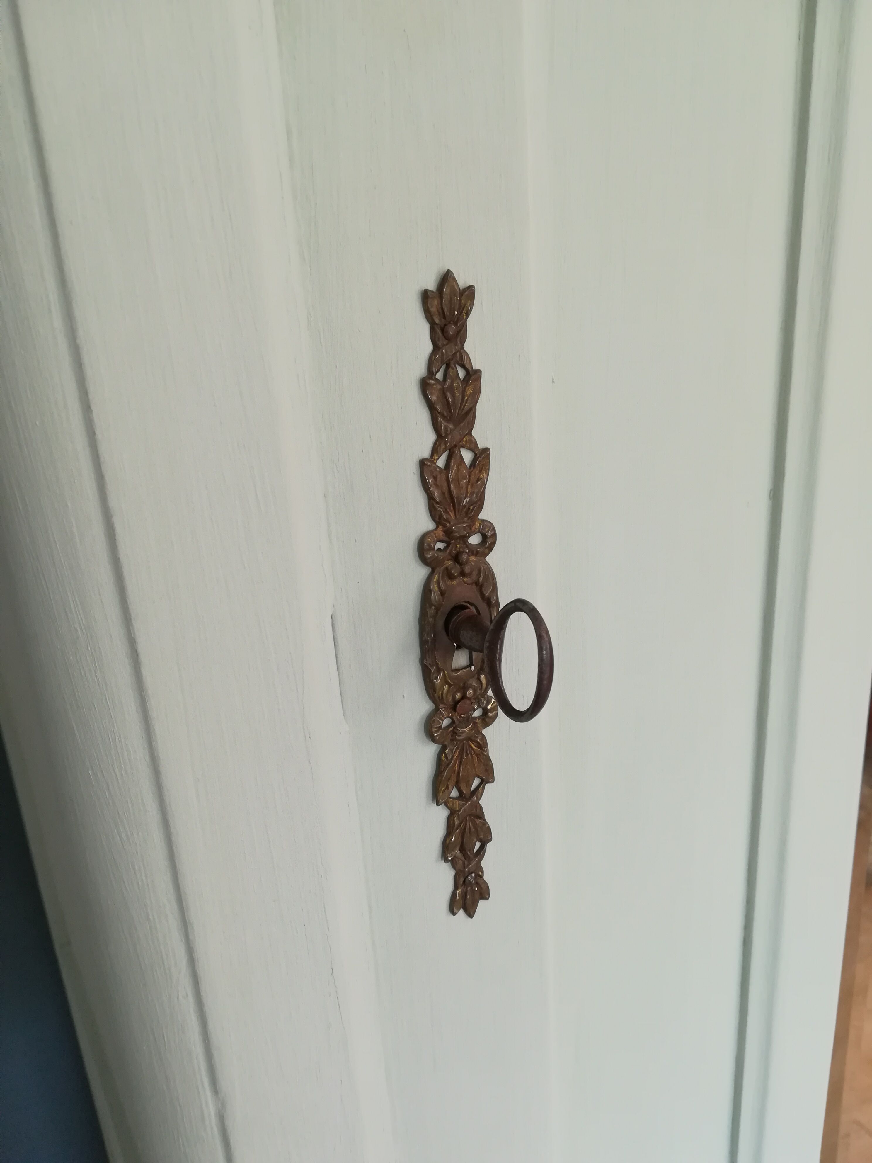 Parisien wardrobe 30 years