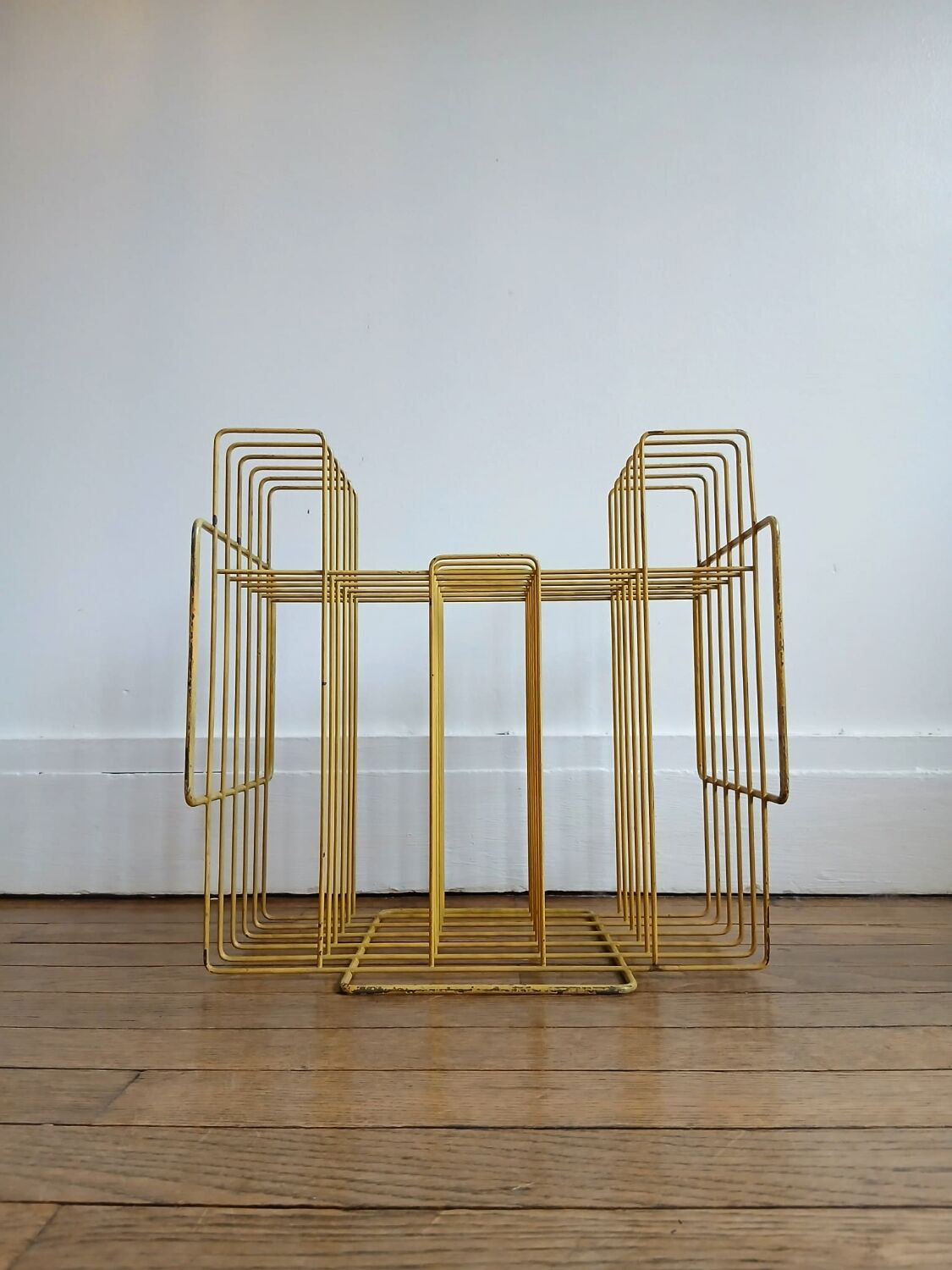 Vintage vinyl/magazine rack