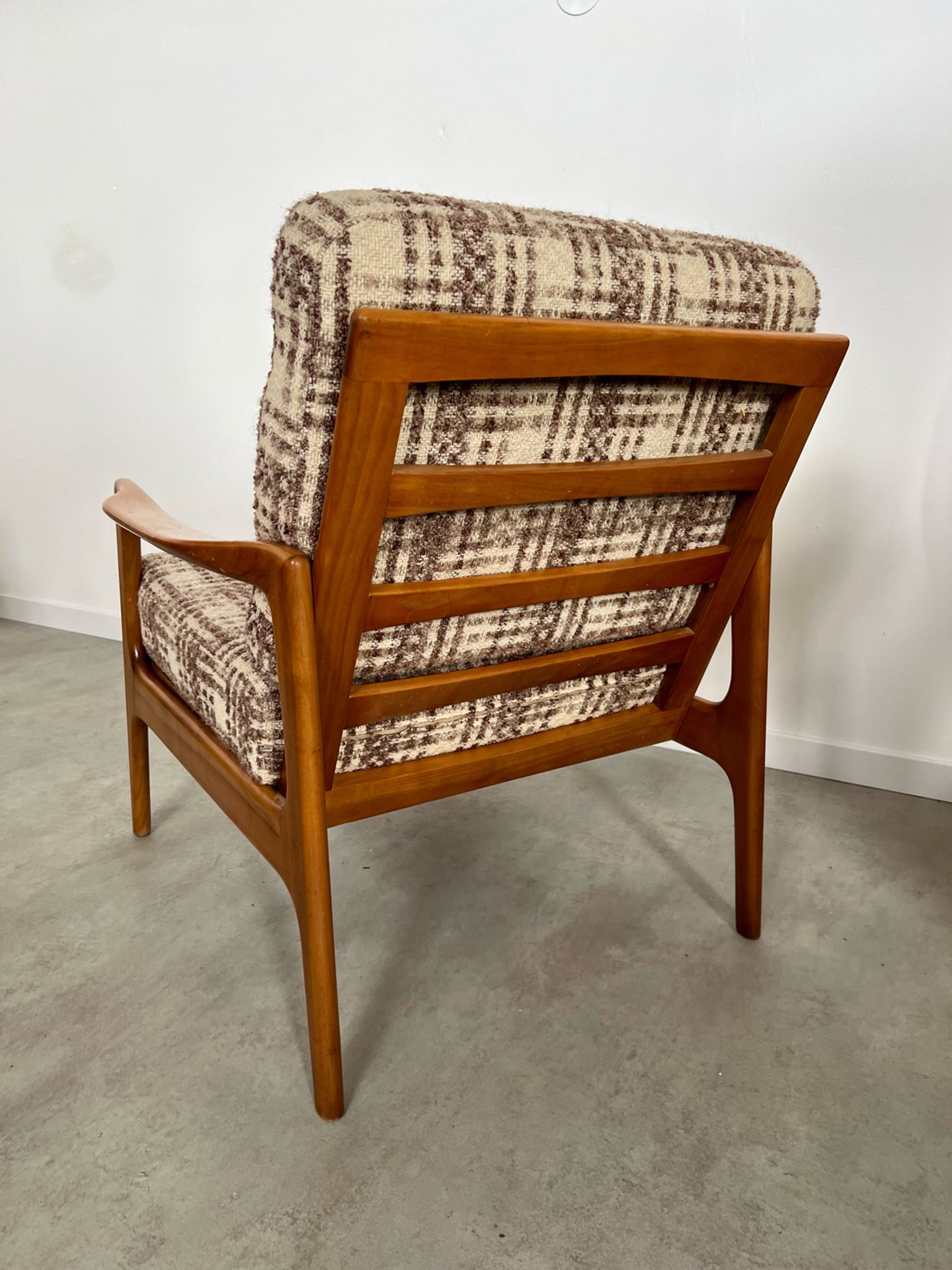 Lot armchairs and sofa 60 years Scandinavian design in vintage blond teak