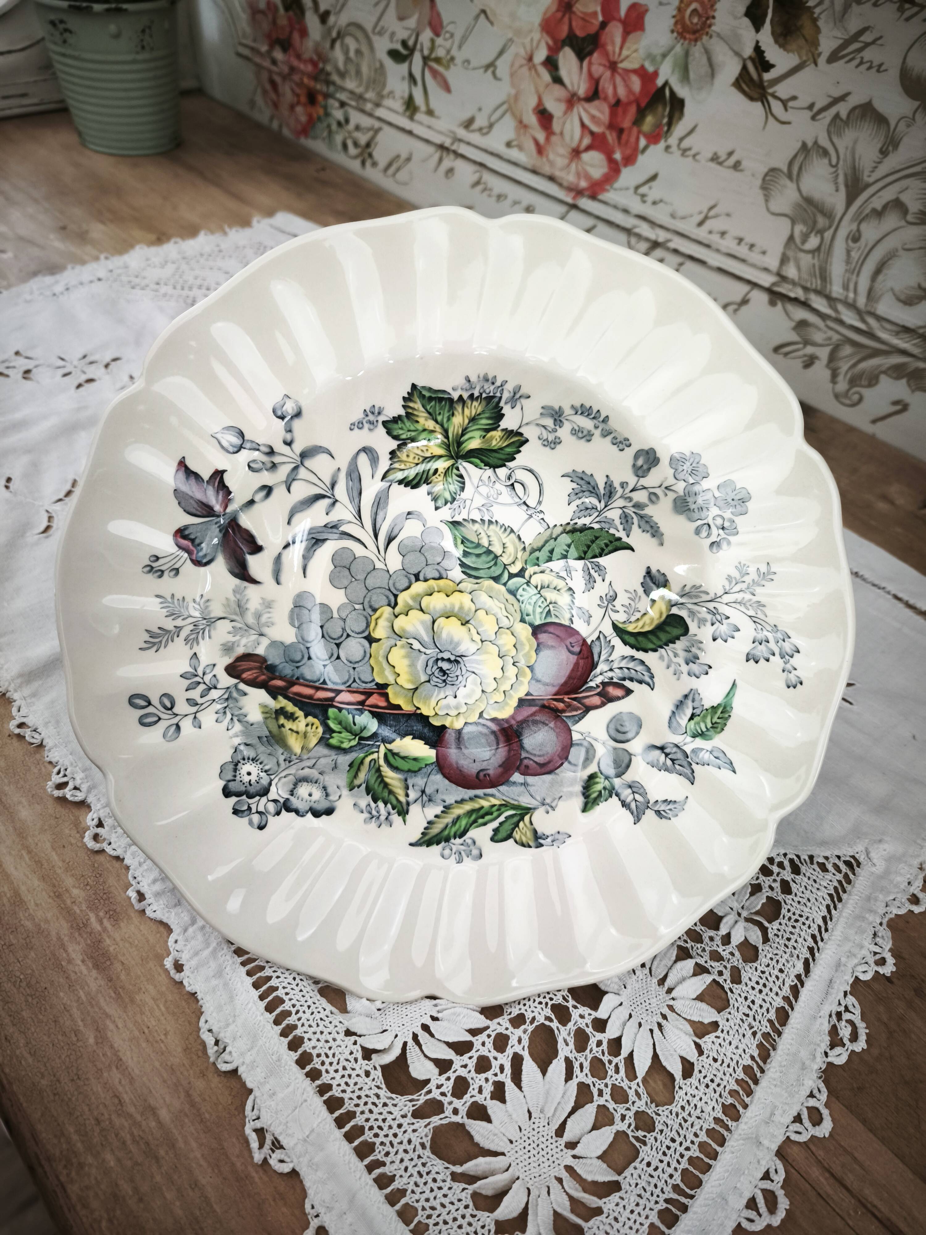 Set of 5 Royal Doulton deep plates in the Kirkwood pattern.