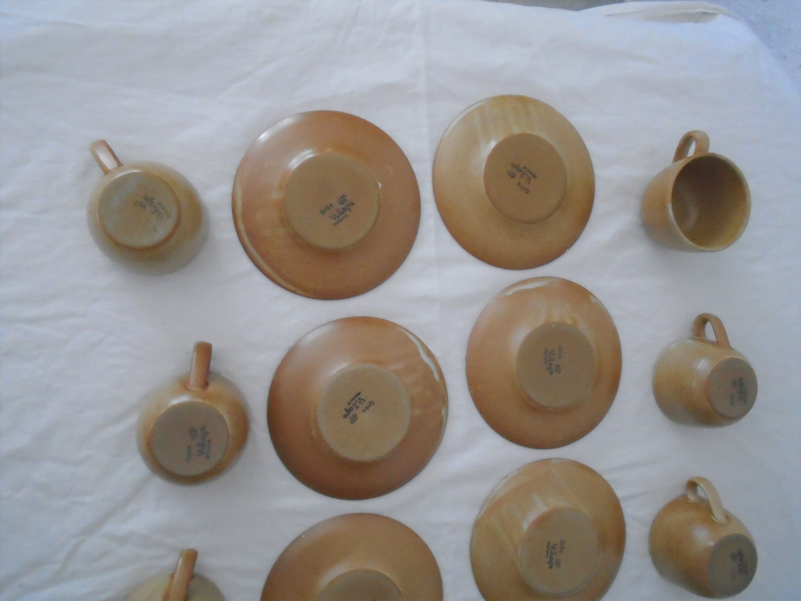 8 Cups and under cups Sandstone village CNP France