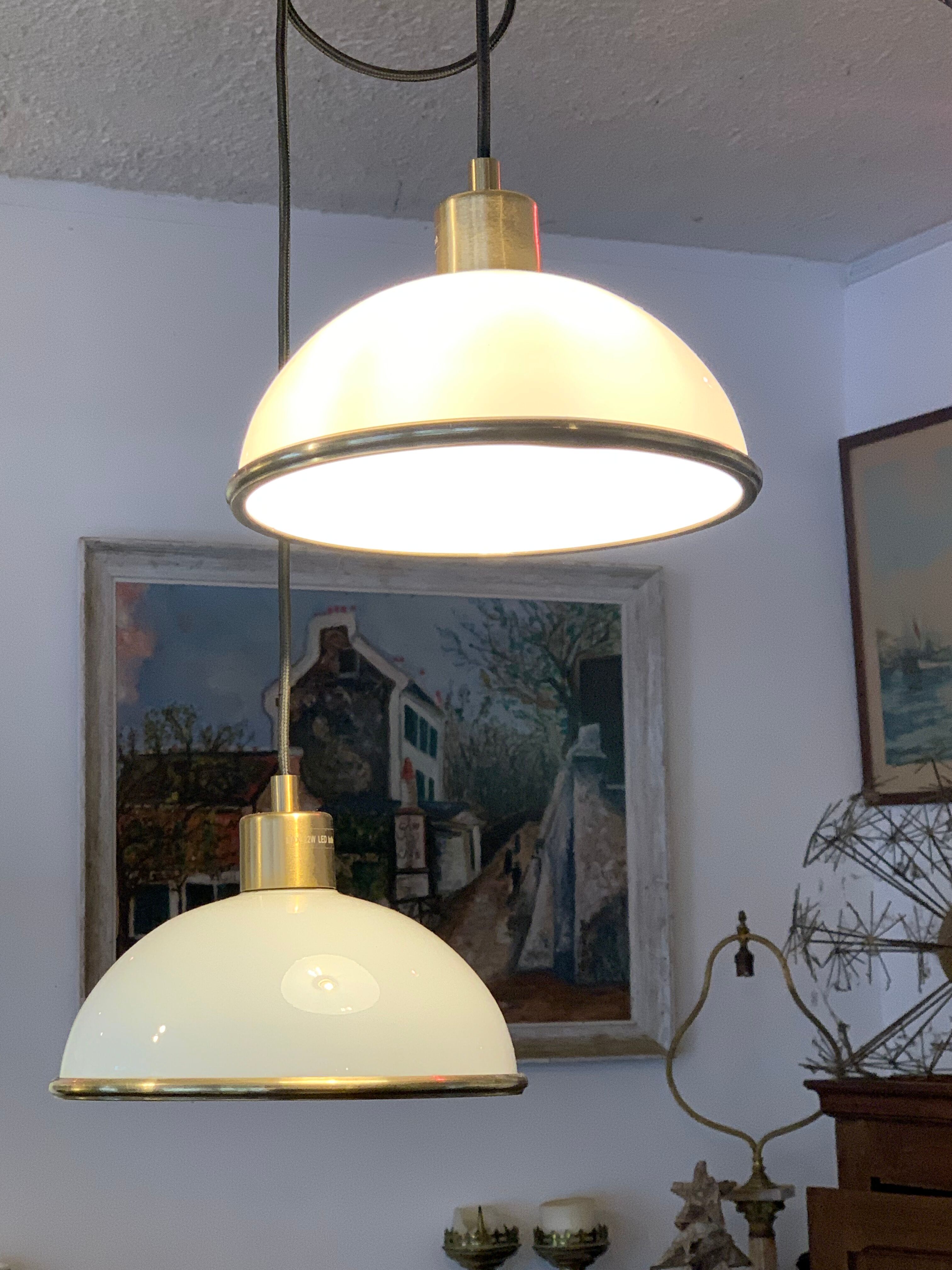 Two opaline suspensions