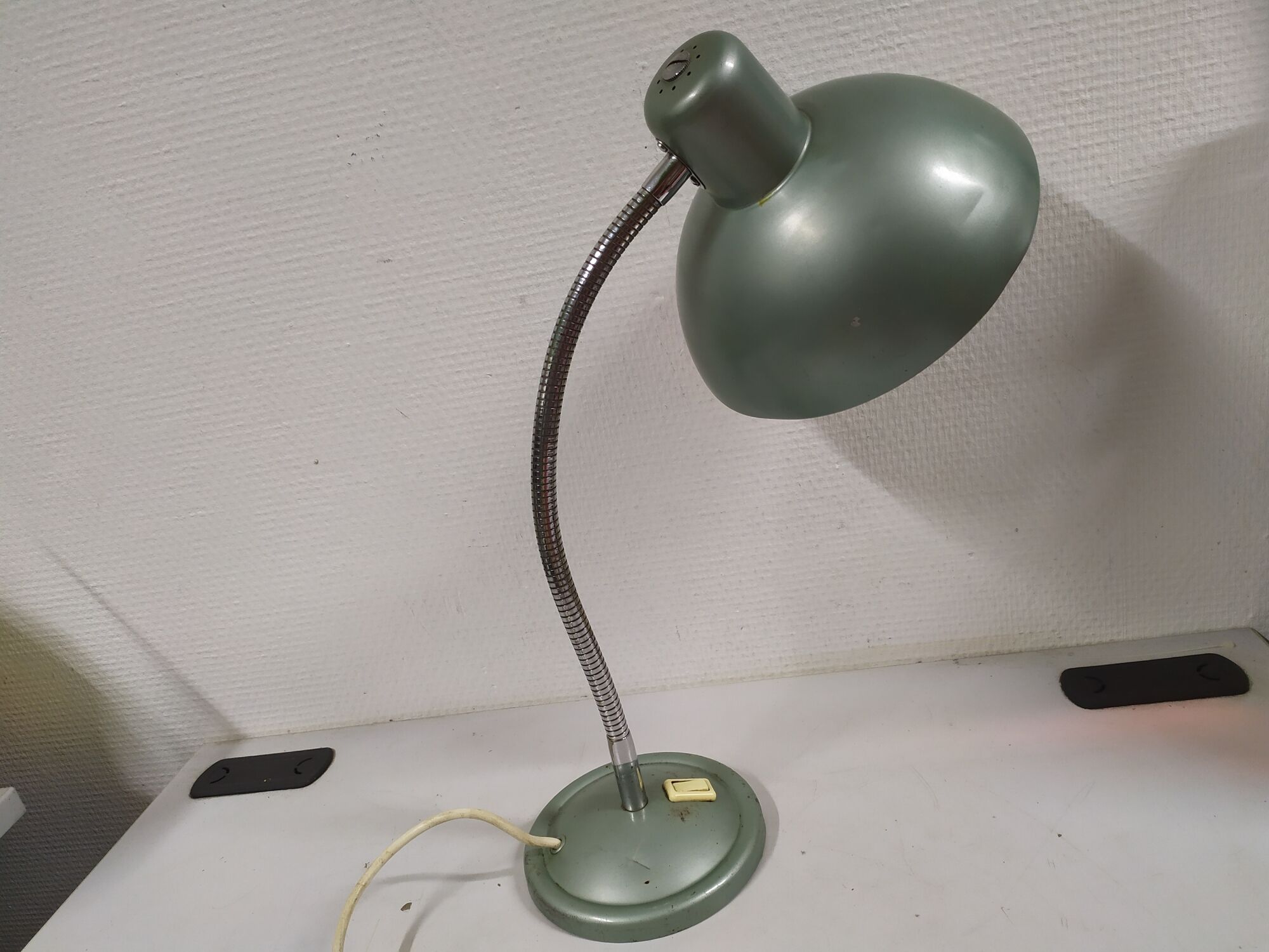 Former green aluminum metal lay desk lamp - year 60 - 70 - works