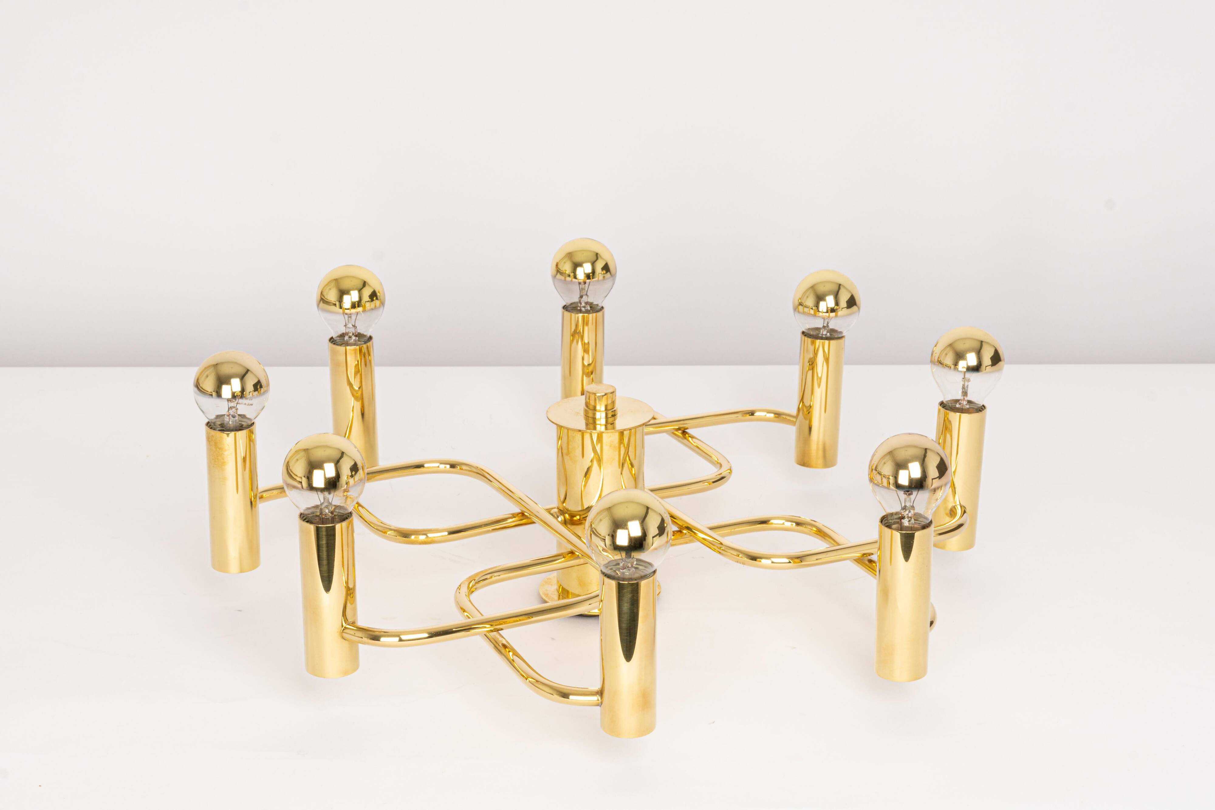 Magnificent mid-century chandelier in the Sciolari style, 1970s.