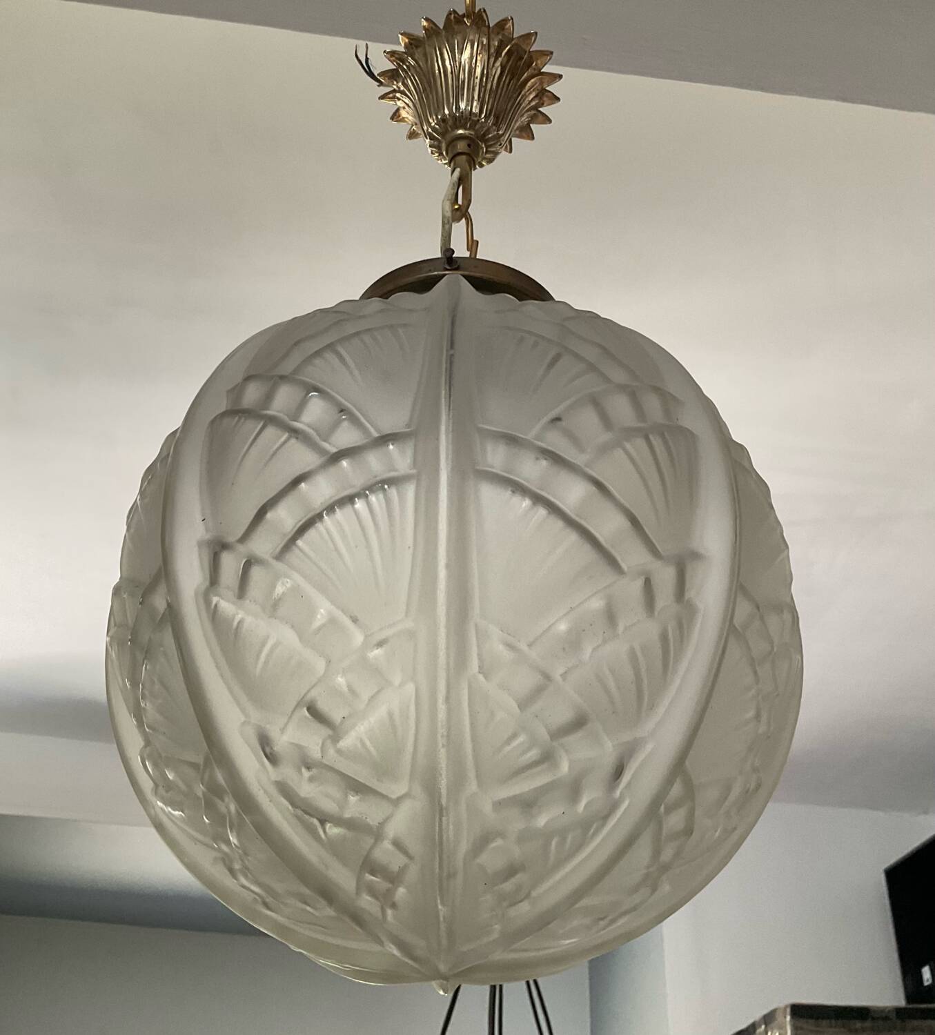 Grande suspension Art Déco en verre dépoli