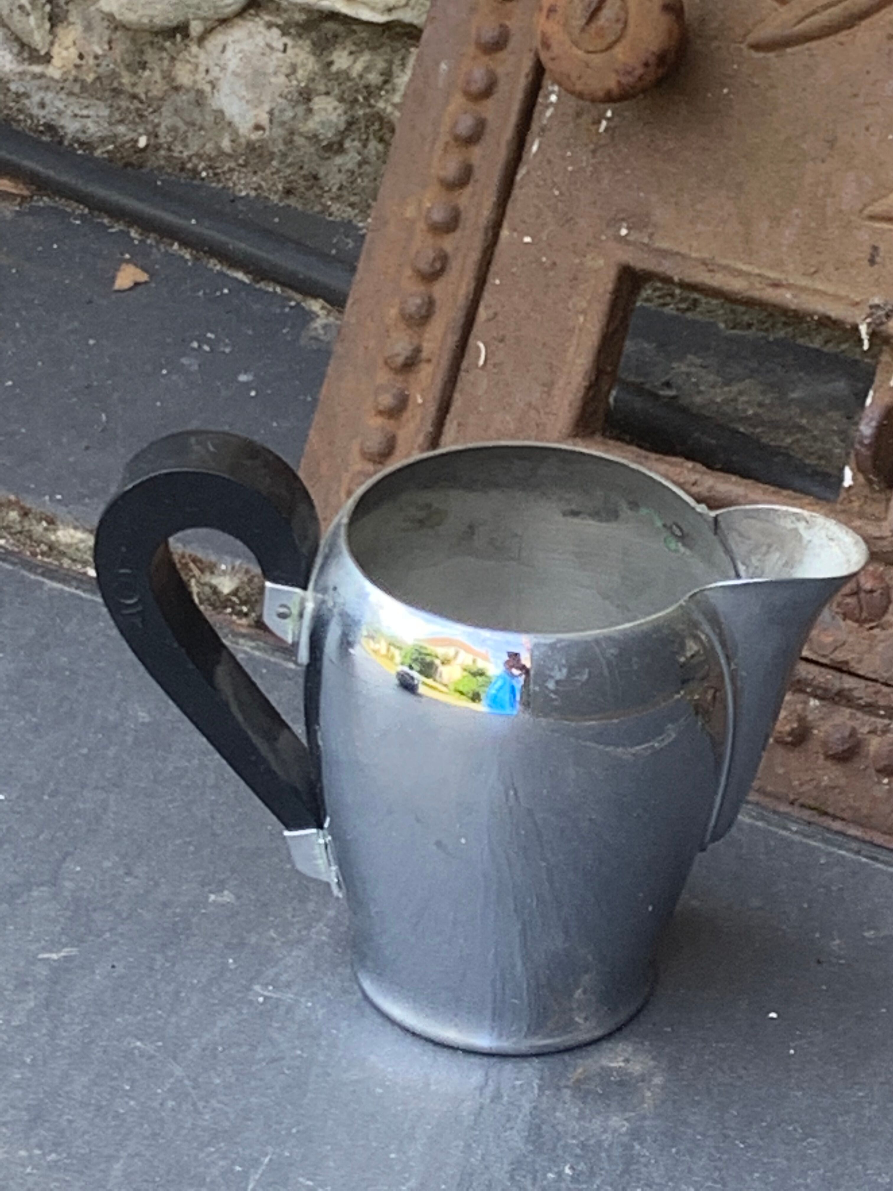 Coffee service consisting of three pieces in chrome and bakelite vintage