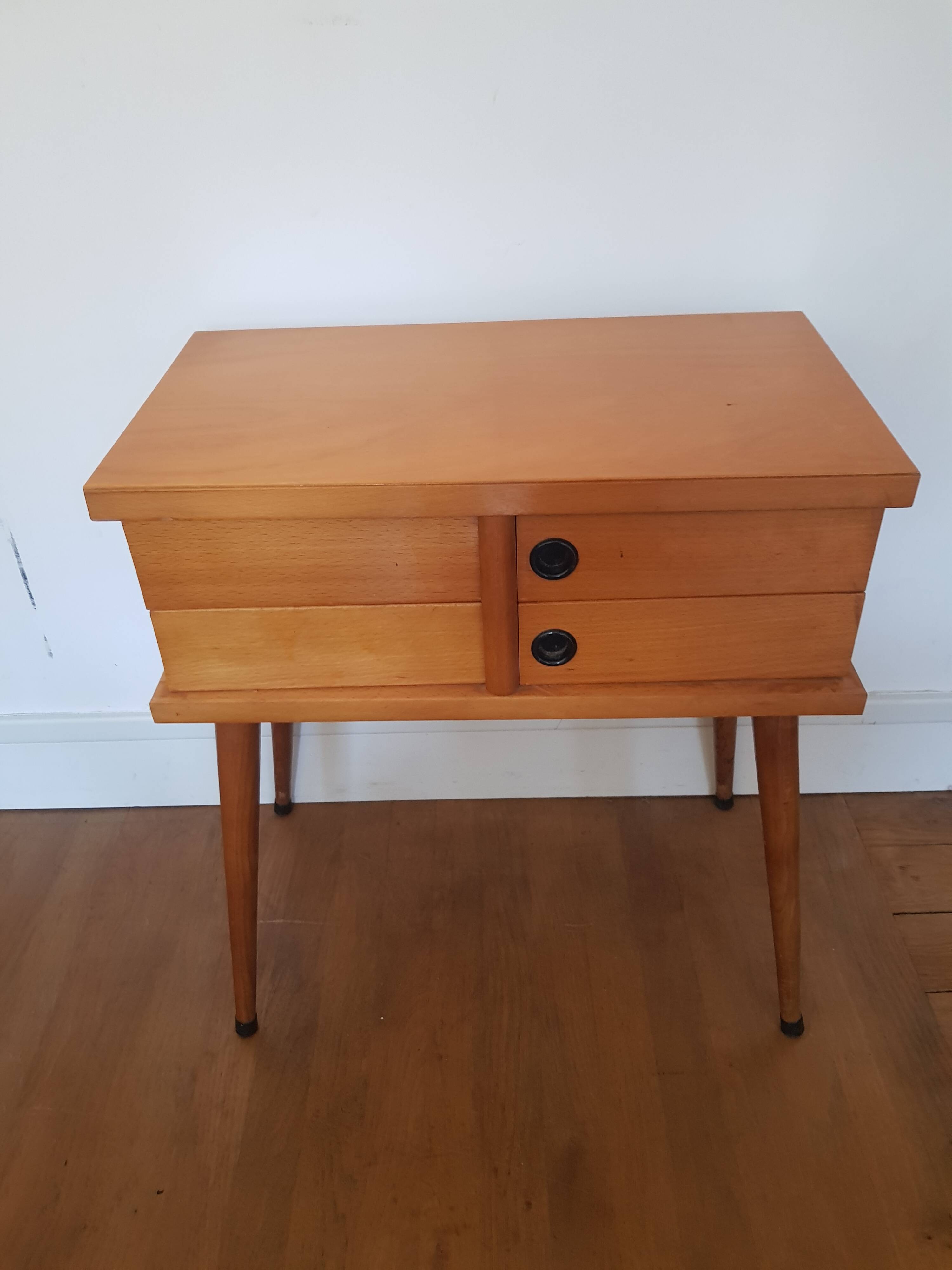 Table de chevet scandinave