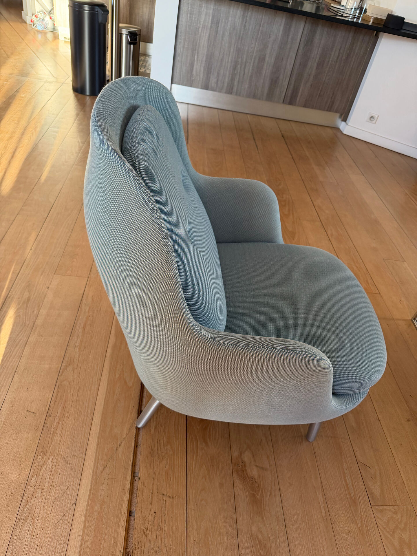 Fri™ armchair fritz hansen – jaime hayon – light blue fabric