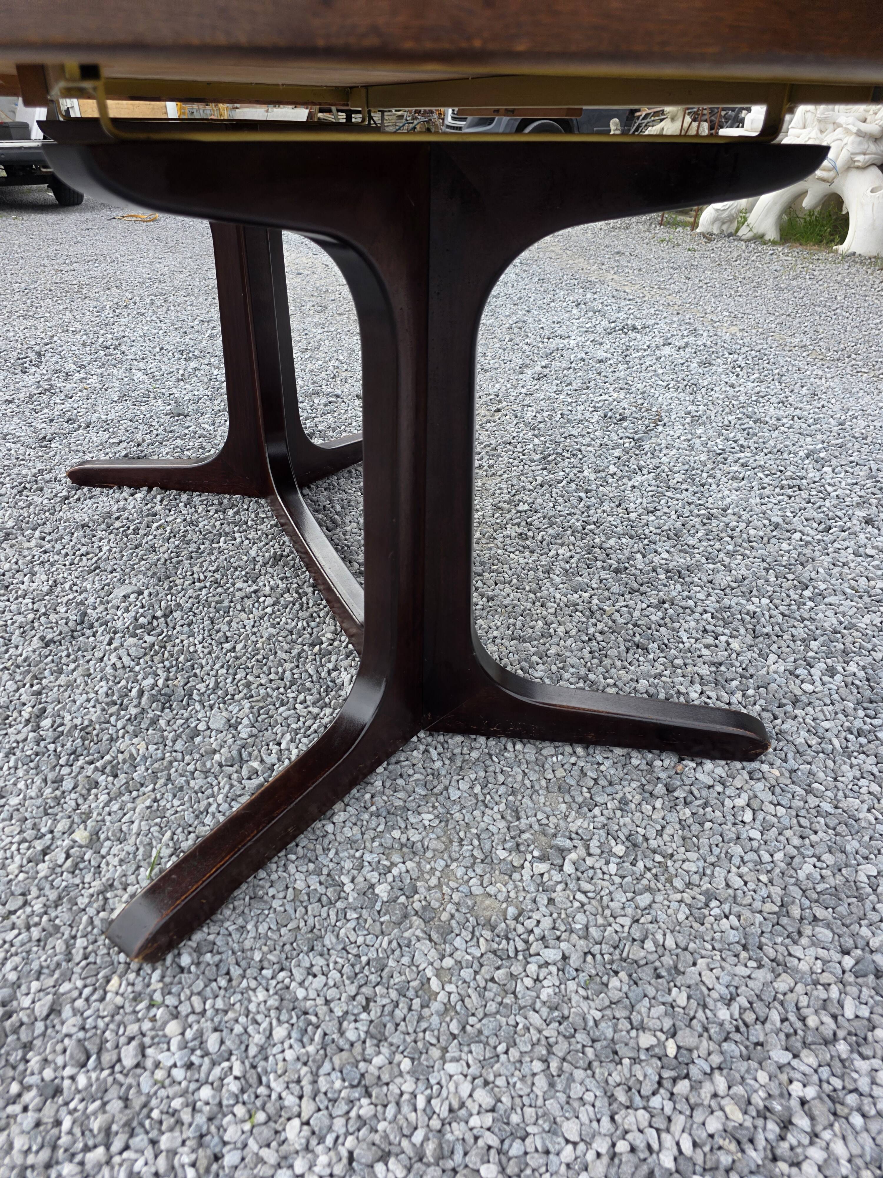 Extensible Baumann table in oak from the 1960s.